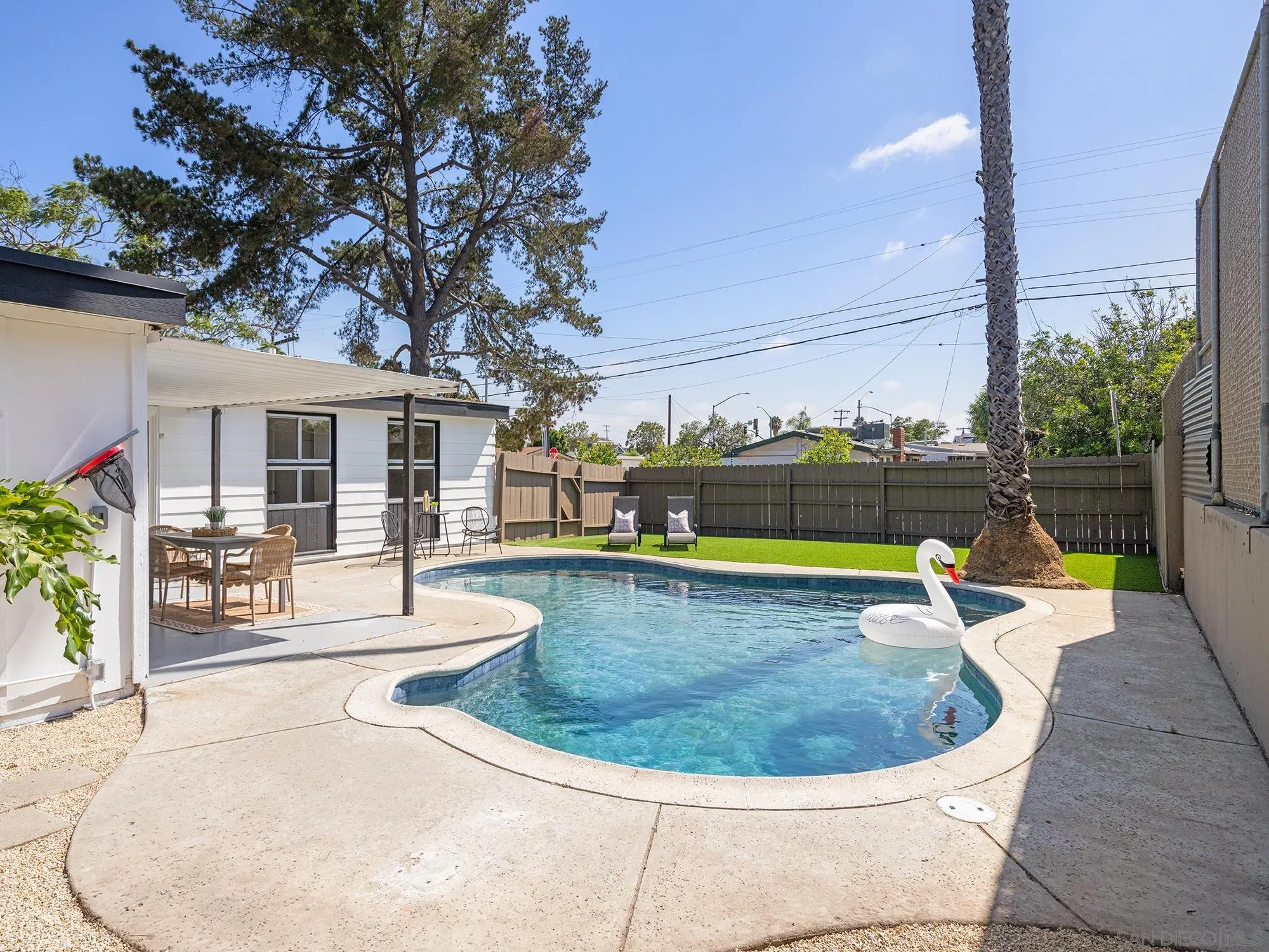 https://cdn.realtyfeed.com/cdn/127/260015536/947641f9d433b8fc72f676fc6e2408d8.webp