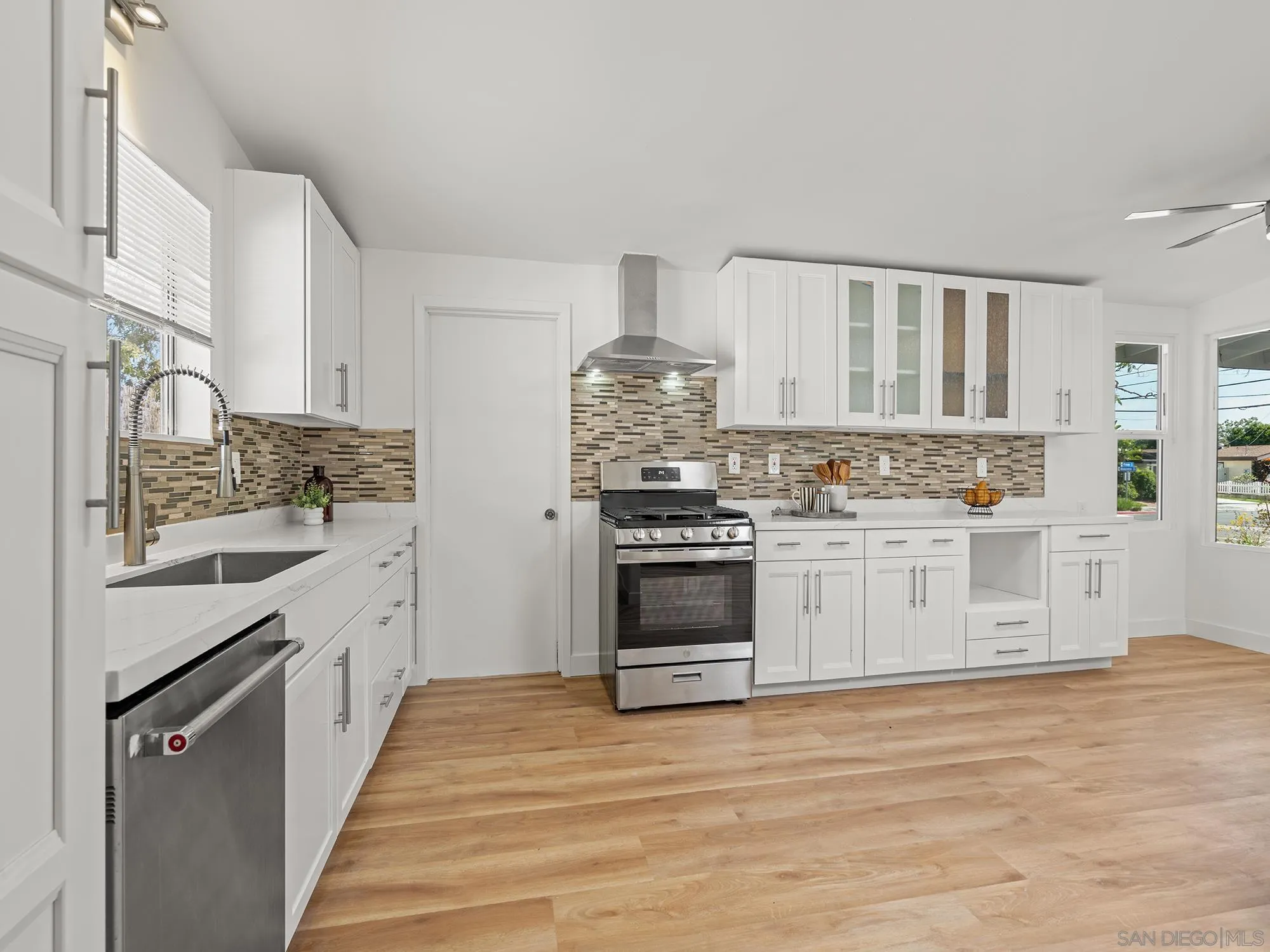 https://cdn.realtyfeed.com/cdn/127/260015536/967f872eb4df8234dc8ae86ef8e59546.webp
