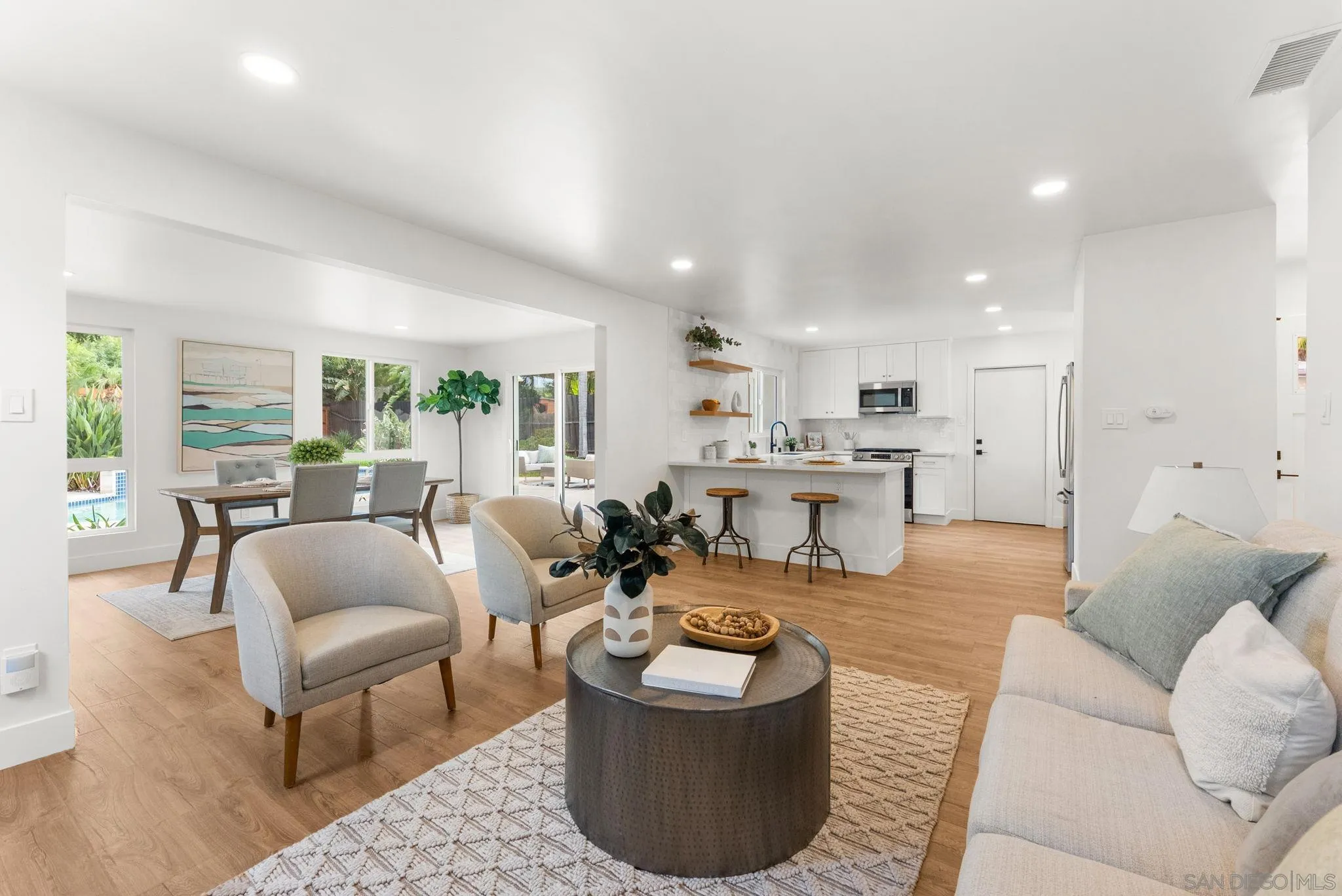 https://cdn.realtyfeed.com/cdn/127/260015537/3268665e53f66324d22336acc99b5fc3.webp