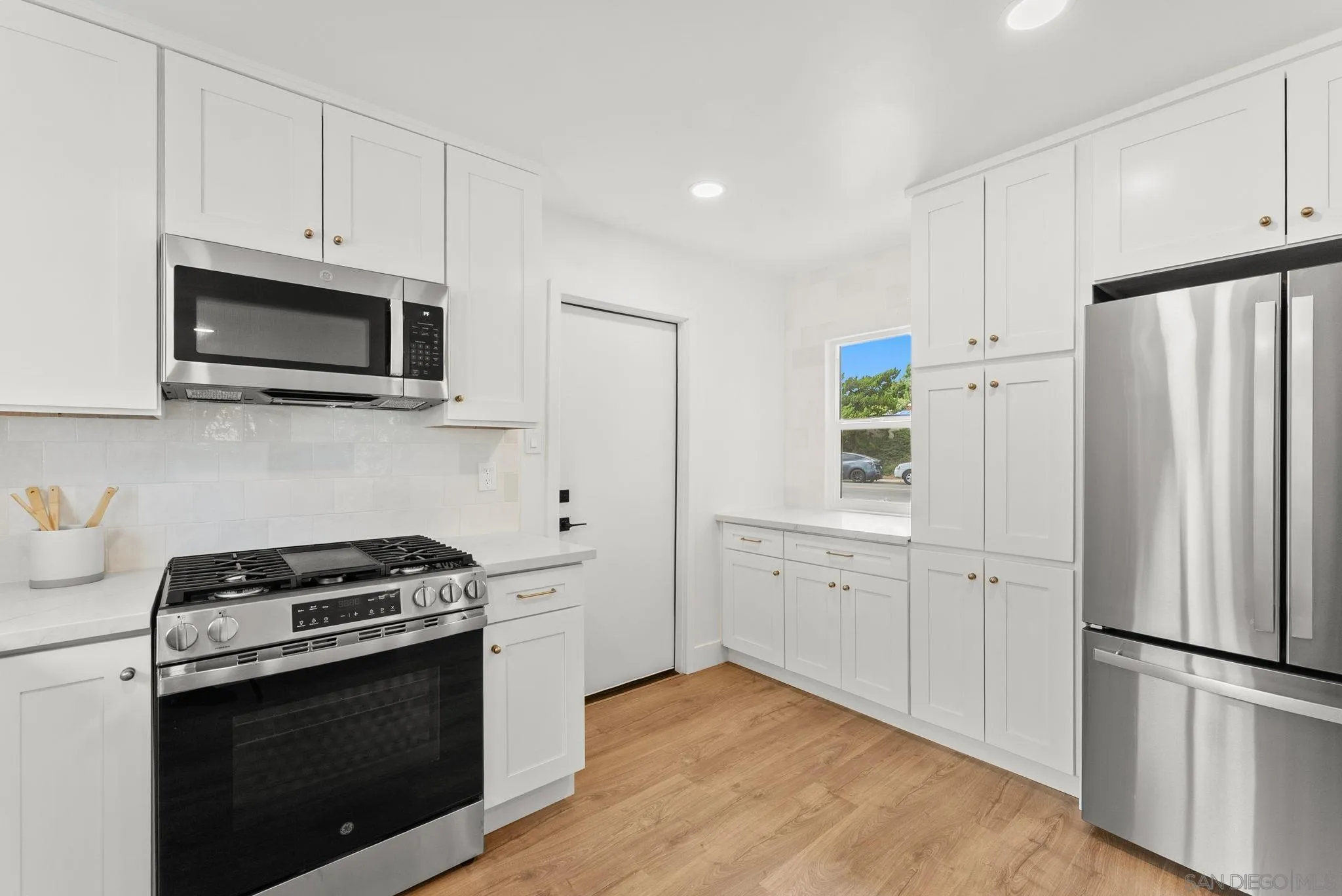 https://cdn.realtyfeed.com/cdn/127/260015537/71fe71a3085ed18356f3b30627e7d062.webp