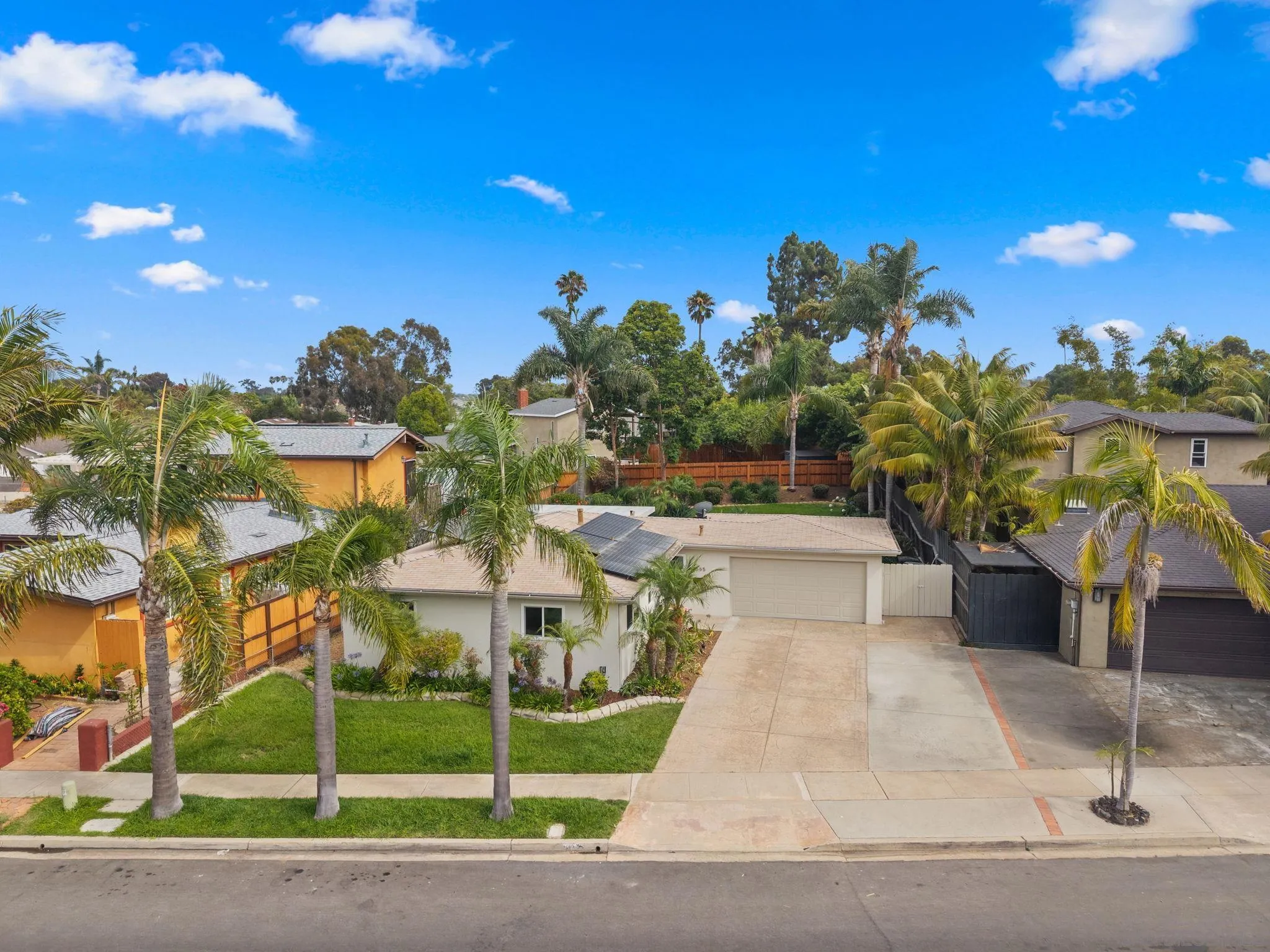 https://cdn.realtyfeed.com/cdn/127/260015537/b037e47b79ce1afbe6fa677ee02f2184.webp