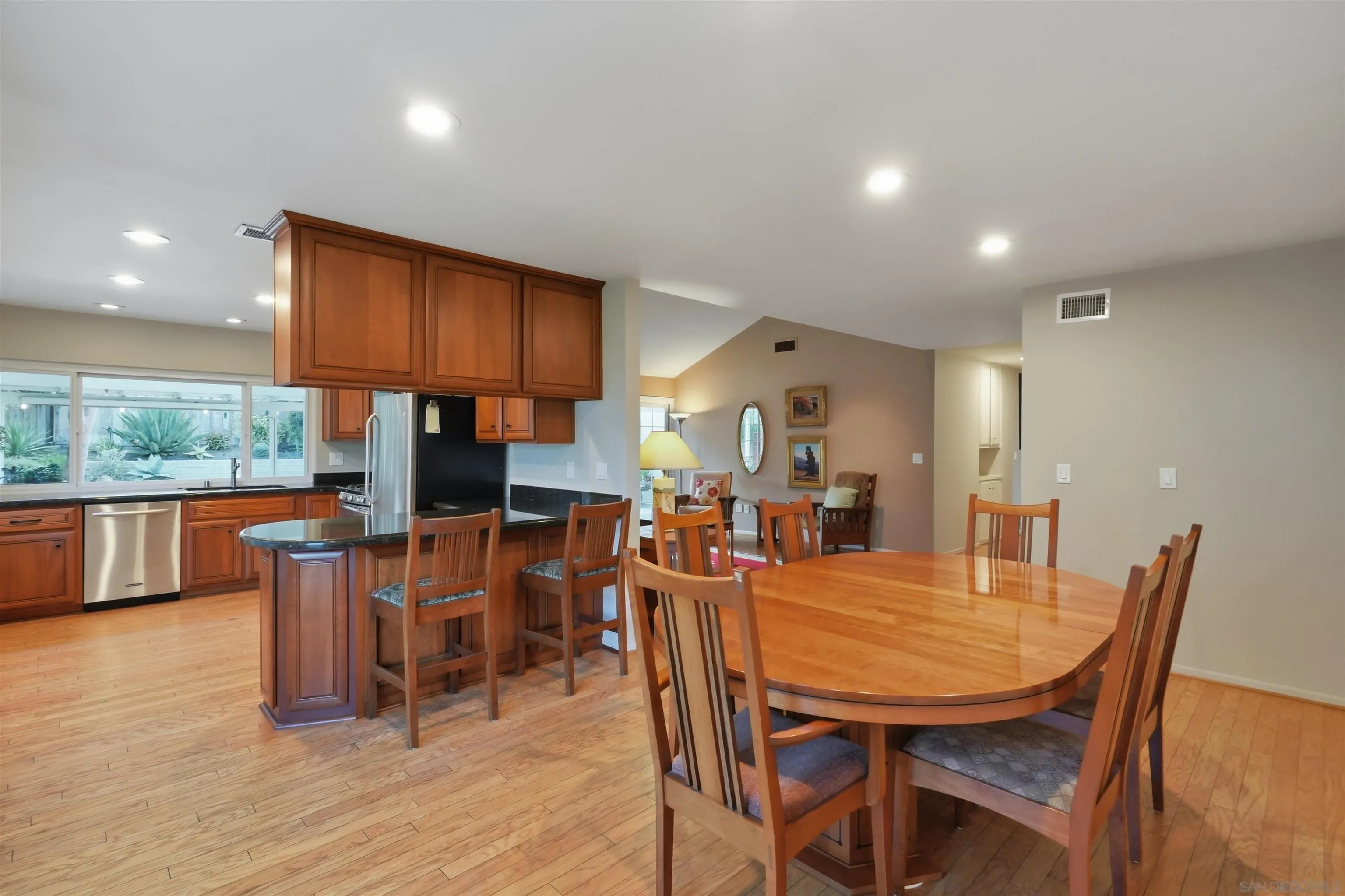 https://cdn.realtyfeed.com/cdn/127/260015539/26f4799e849dcd4734ee30c0c5379cbb.webp