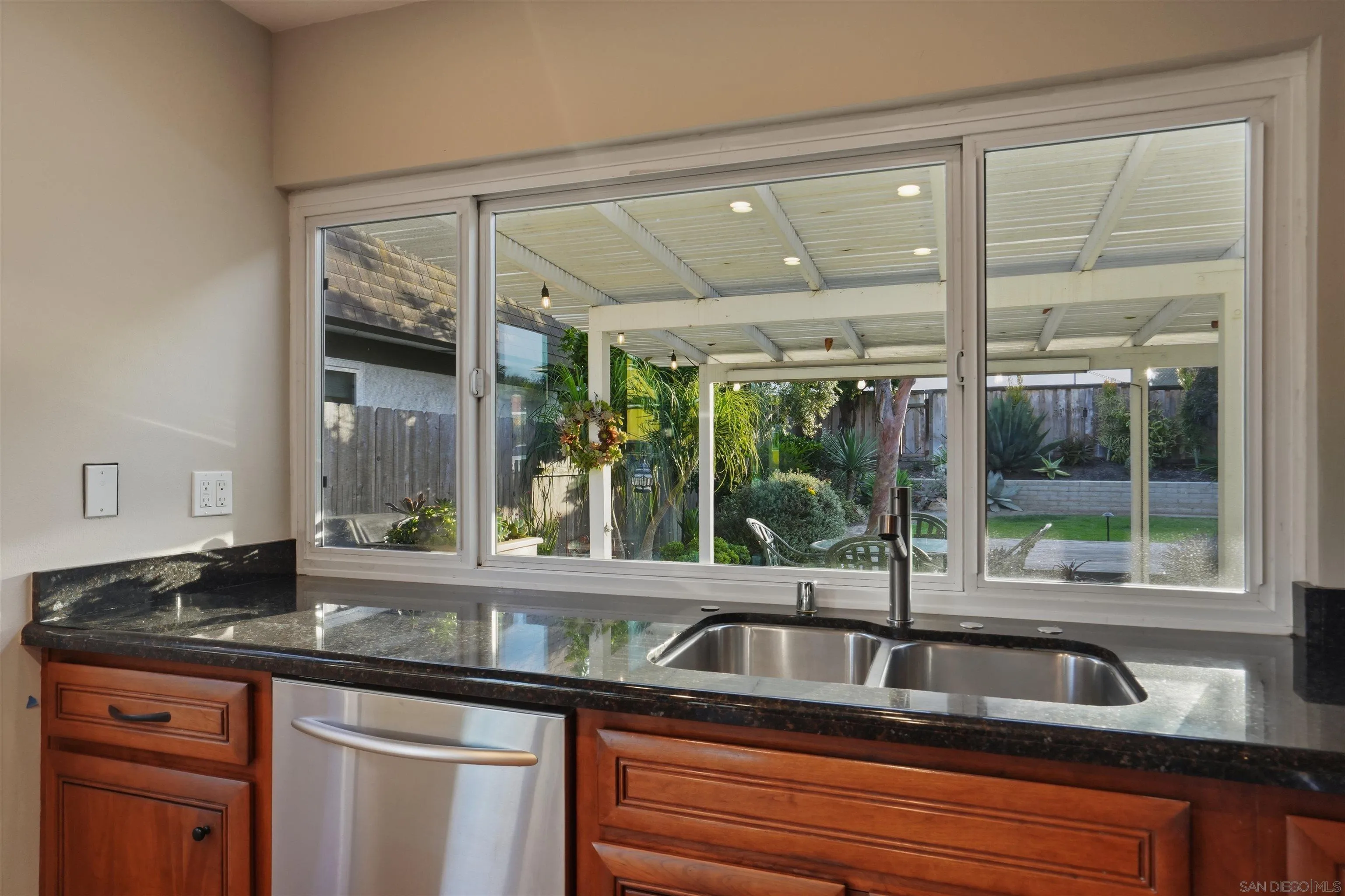 https://cdn.realtyfeed.com/cdn/127/260015539/30cb257e6b9eaeea850293c0fcb415a7.webp
