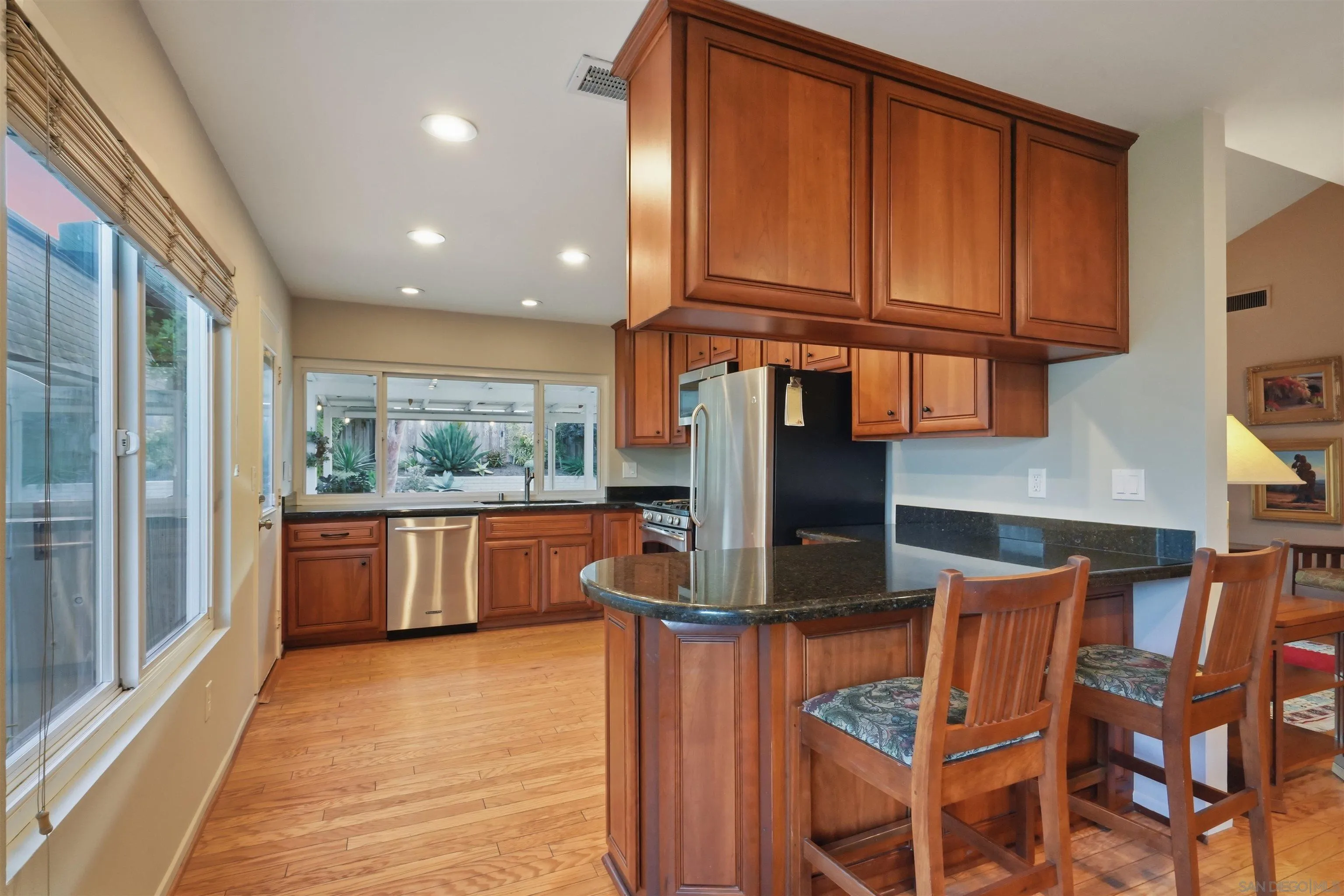 https://cdn.realtyfeed.com/cdn/127/260015539/86a820e6440509fb67b2b1b3b27ede73.webp