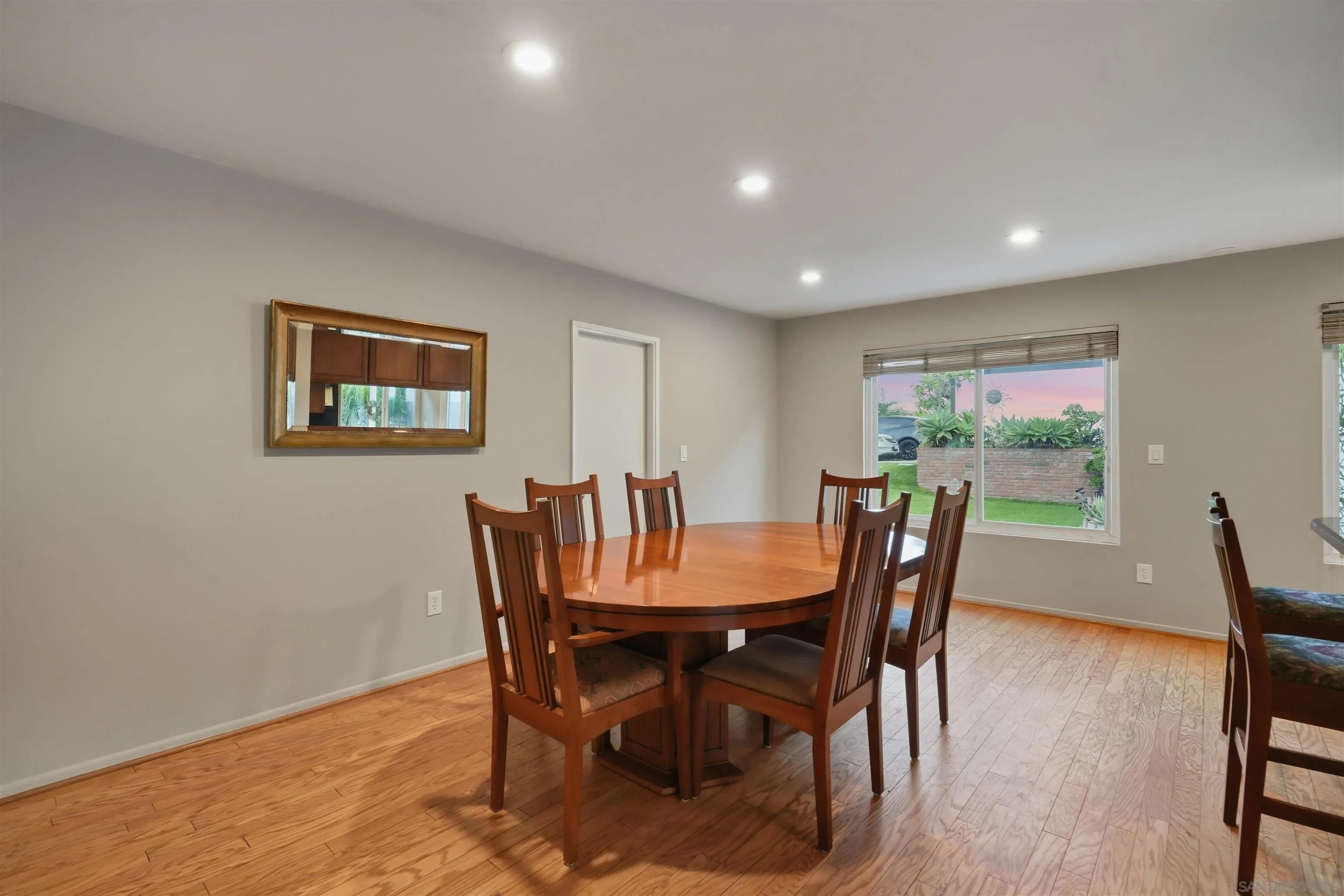 https://cdn.realtyfeed.com/cdn/127/260015539/ba587e7cbfe2dbb8cad16038008acadc.webp