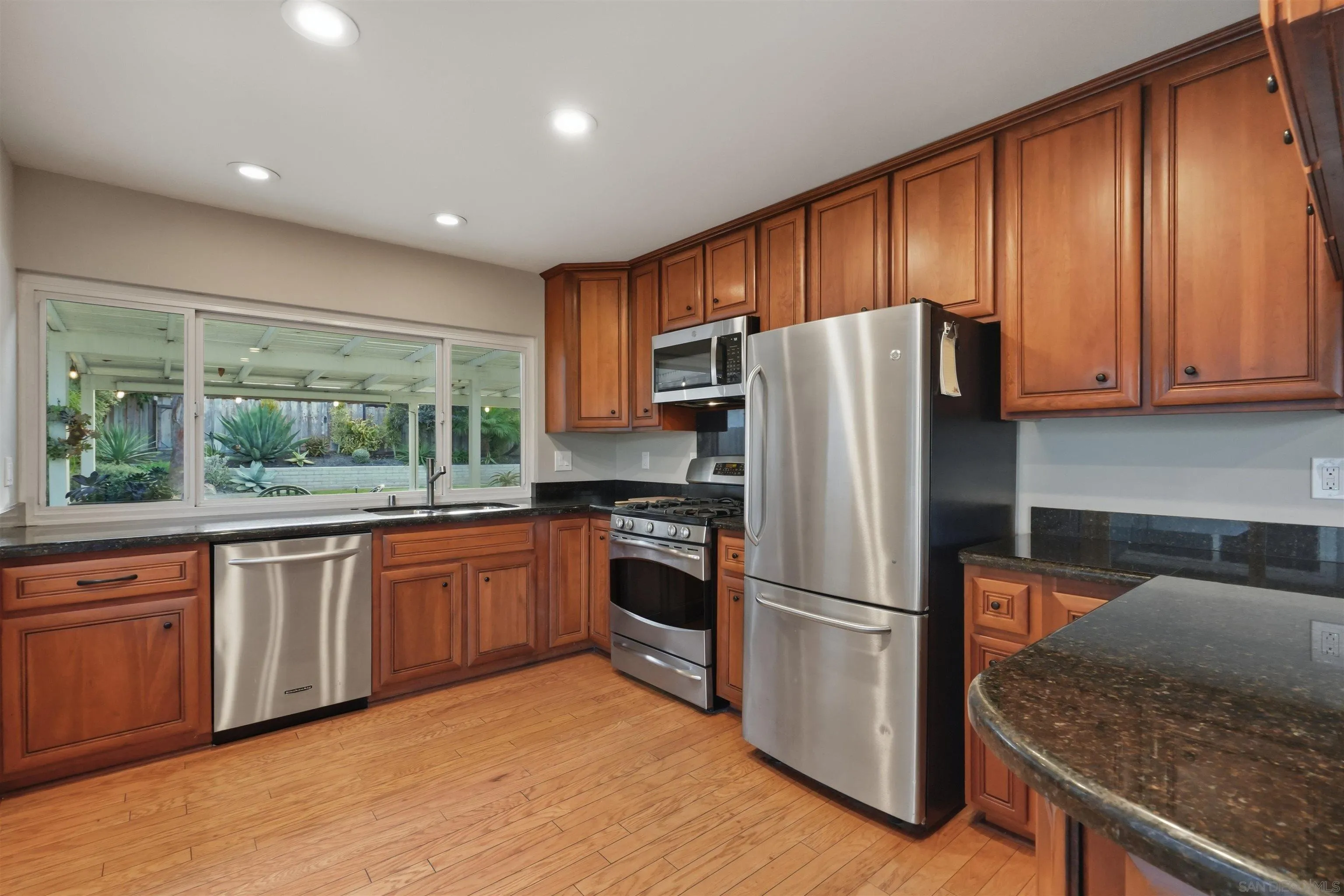 https://cdn.realtyfeed.com/cdn/127/260015539/bcef6f6944818871f5ef13976b1746af.webp