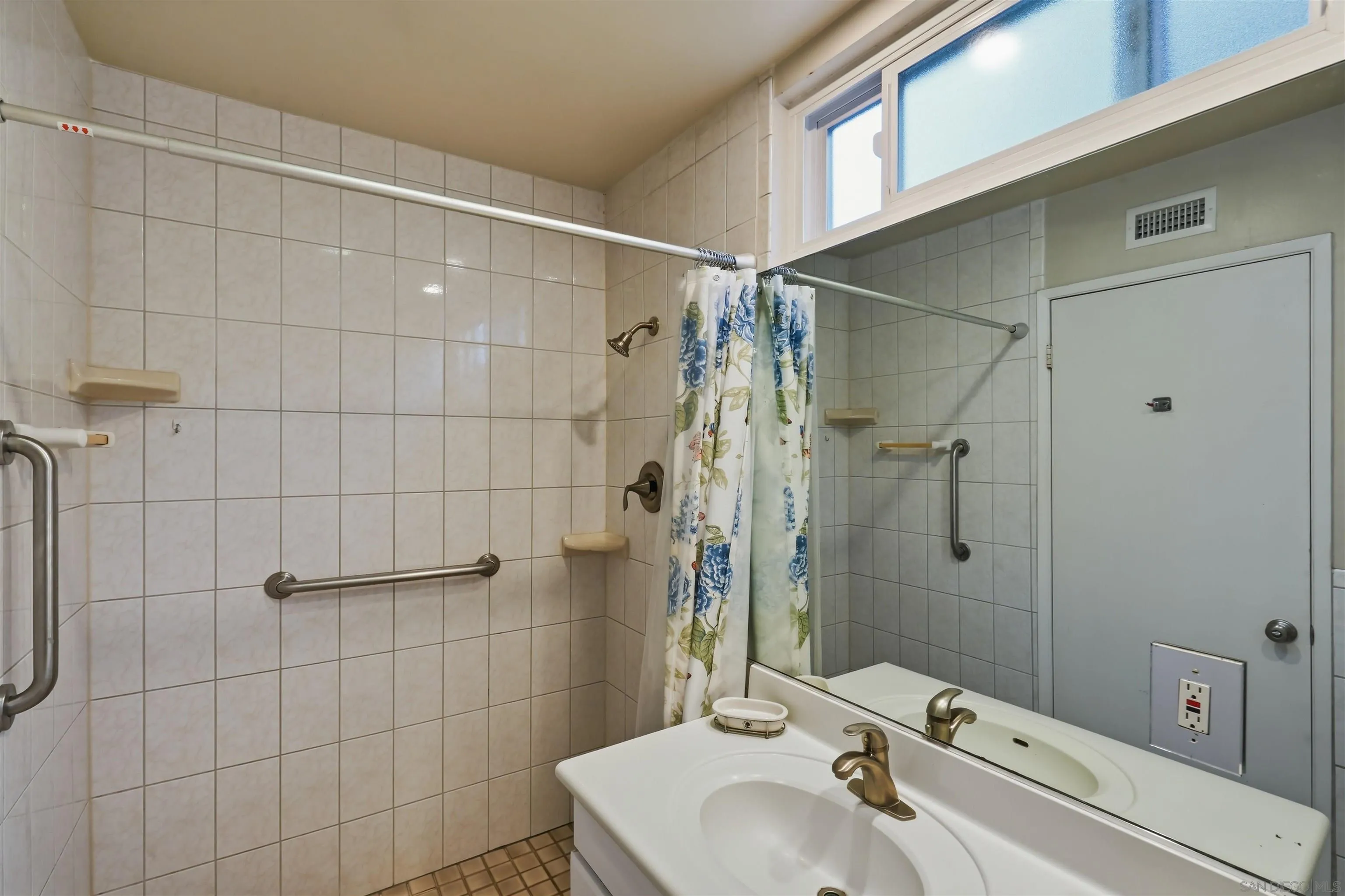 https://cdn.realtyfeed.com/cdn/127/260015539/d9eef62a91c4a13303283d138ca0522b.webp