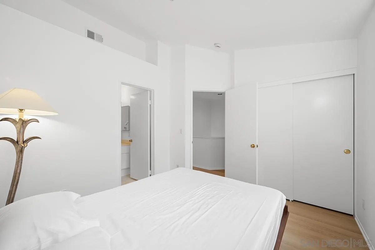 https://cdn.realtyfeed.com/cdn/127/260015541/ba231e4f55100185e5b75de375a5c787.webp