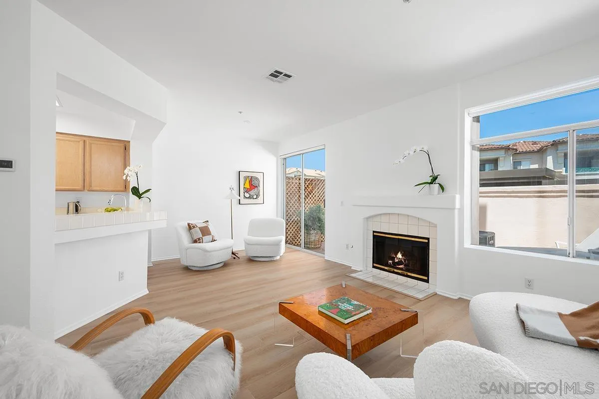 https://cdn.realtyfeed.com/cdn/127/260015541/e8ba311fb40f2efa5b7ccbb1cf6b172e.webp