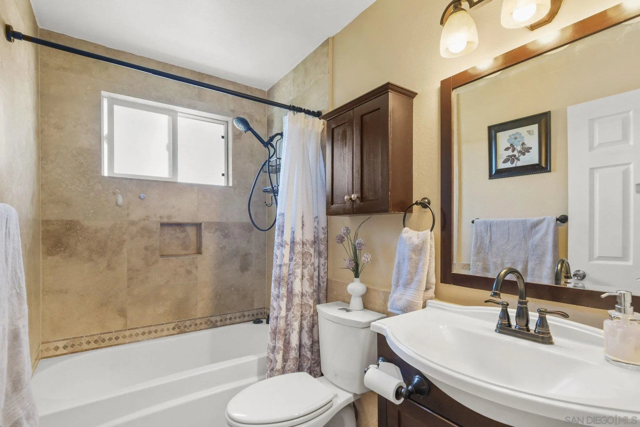 https://cdn.realtyfeed.com/cdn/127/260015542/4d8816b3dd99441fc555c12a5ecdc006.webp