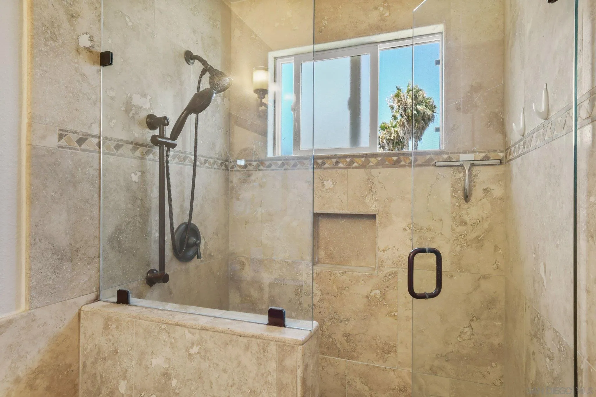 https://cdn.realtyfeed.com/cdn/127/260015542/e271355401f9ea1de252da6fdffb38d4.webp