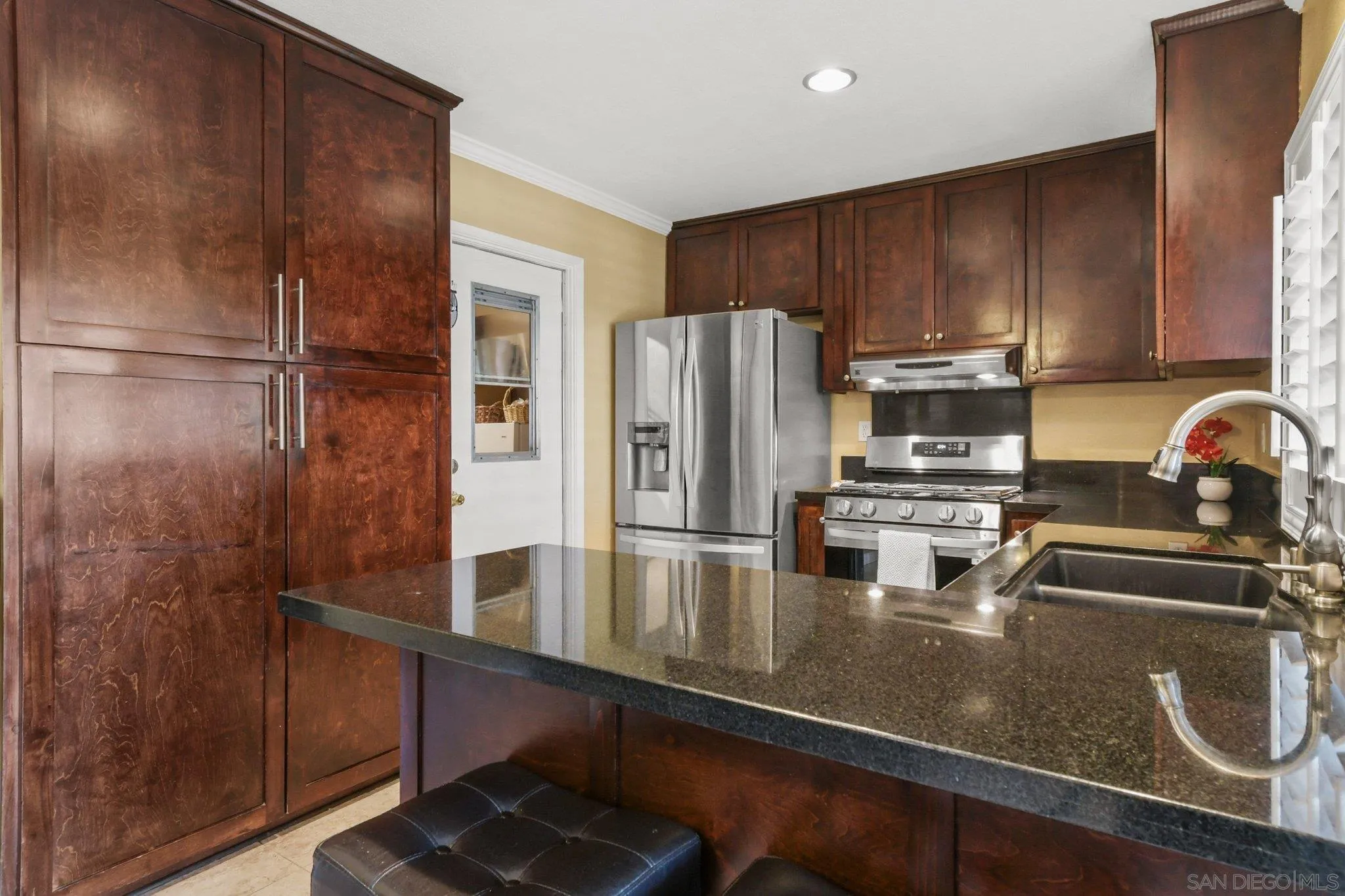 https://cdn.realtyfeed.com/cdn/127/260015542/f0cb7a45742a4180de806bed9131e9ad.webp