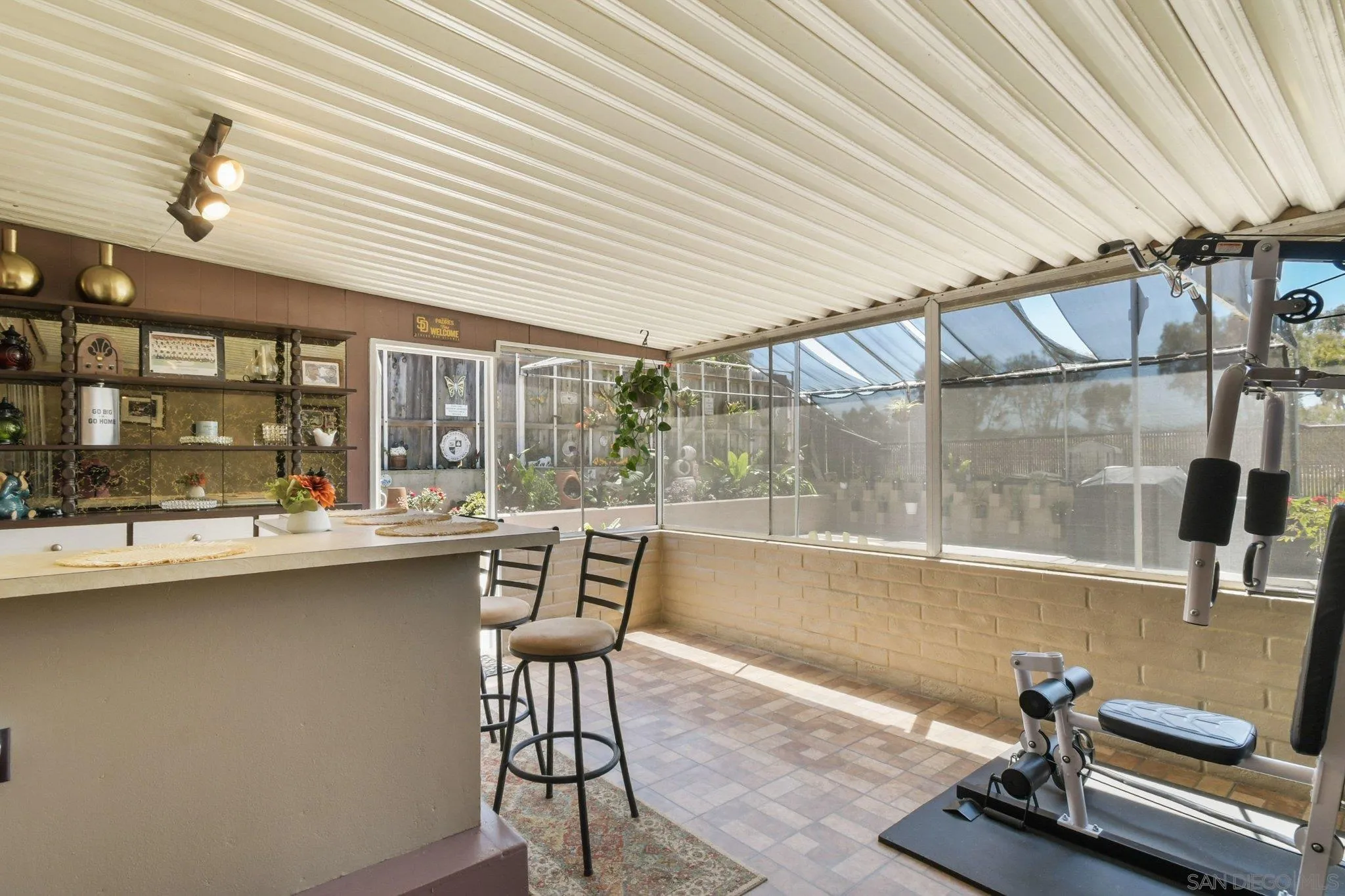 https://cdn.realtyfeed.com/cdn/127/260015542/fb159f25695bb825bb53bd2e7b0c97cb.webp