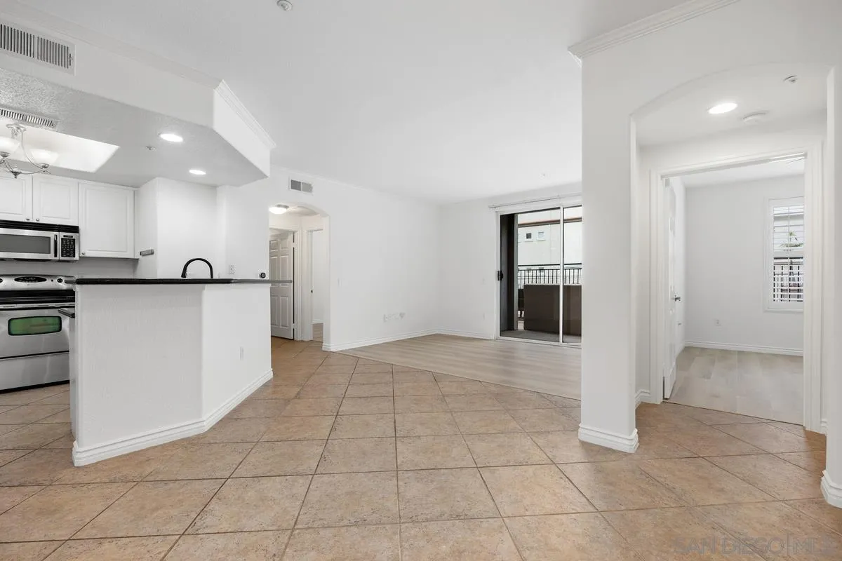 Photo #13: 260015544 Listing: Photo #13