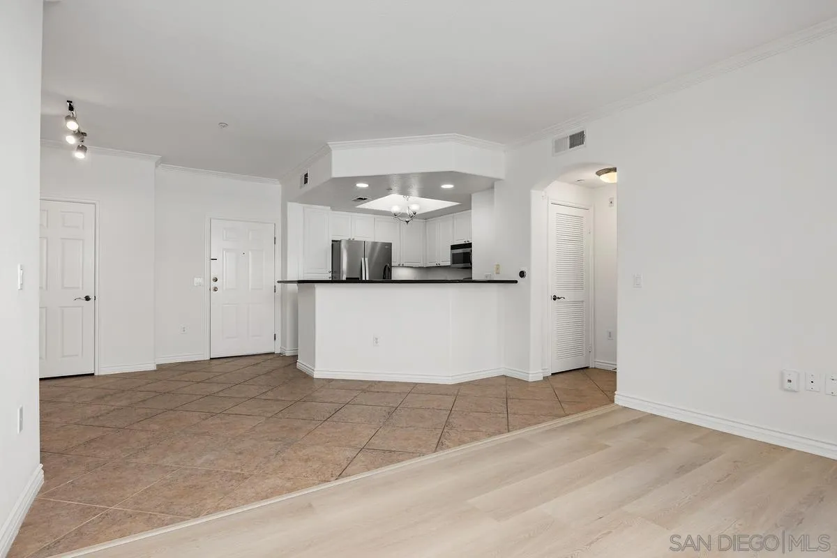 Photo #7: 260015544 Listing: Photo #7