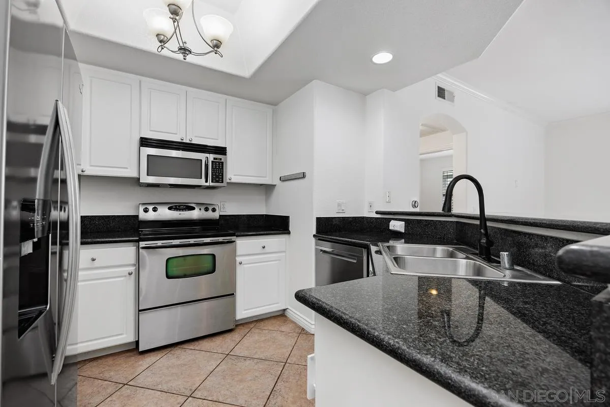 Photo #8: 260015544 Listing: Photo #8