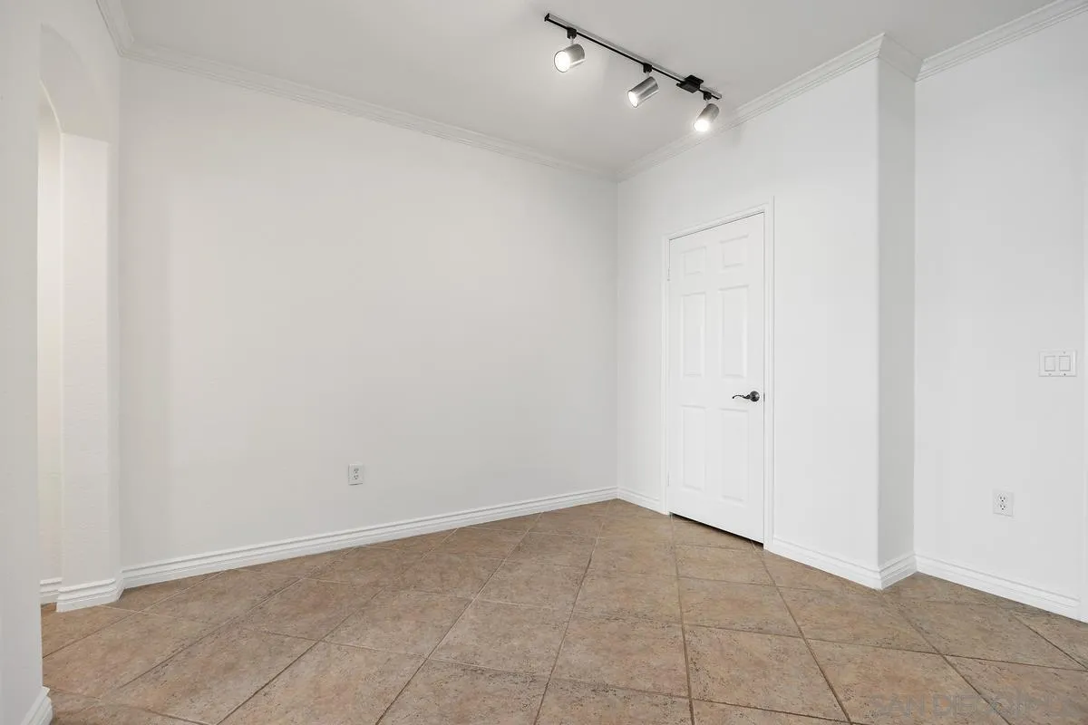 Photo #12: 260015544 Listing: Photo #12