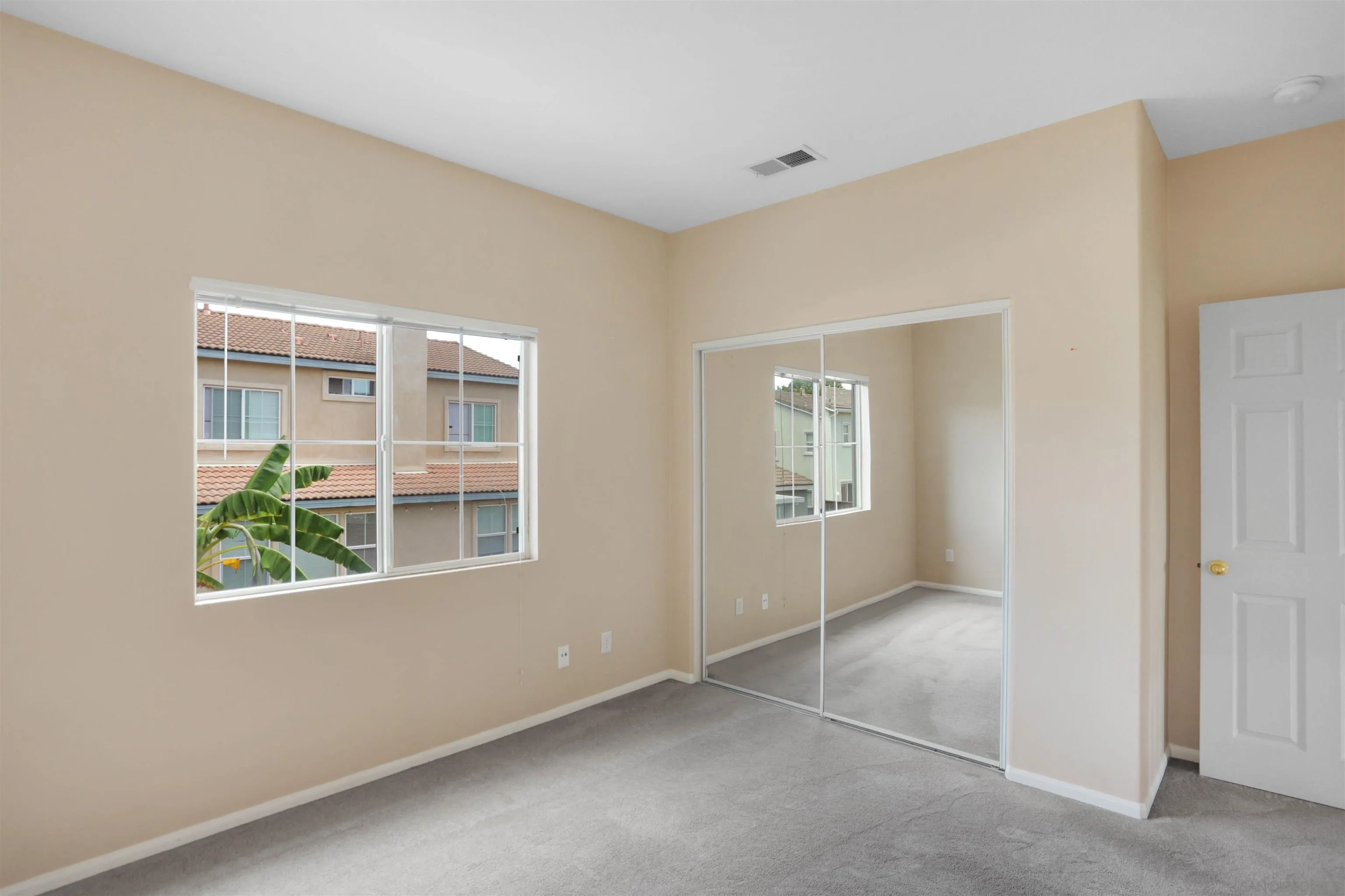 https://cdn.realtyfeed.com/cdn/127/260015545/035def5830a3d7f8fb826d9d9247aa5d.webp