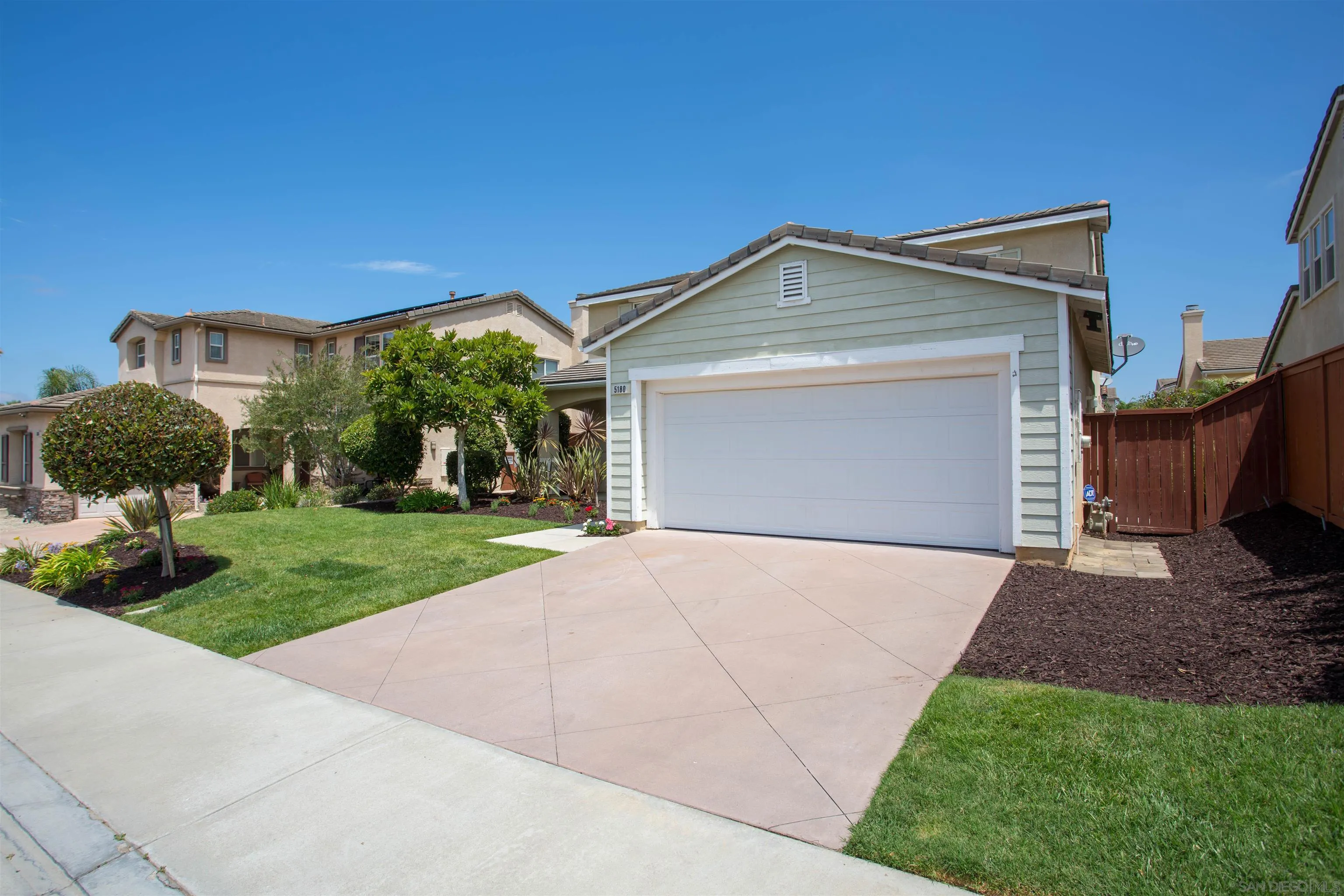 https://cdn.realtyfeed.com/cdn/127/260015545/1d1dd0b3a9f75d851edbc3220f8162d1.webp