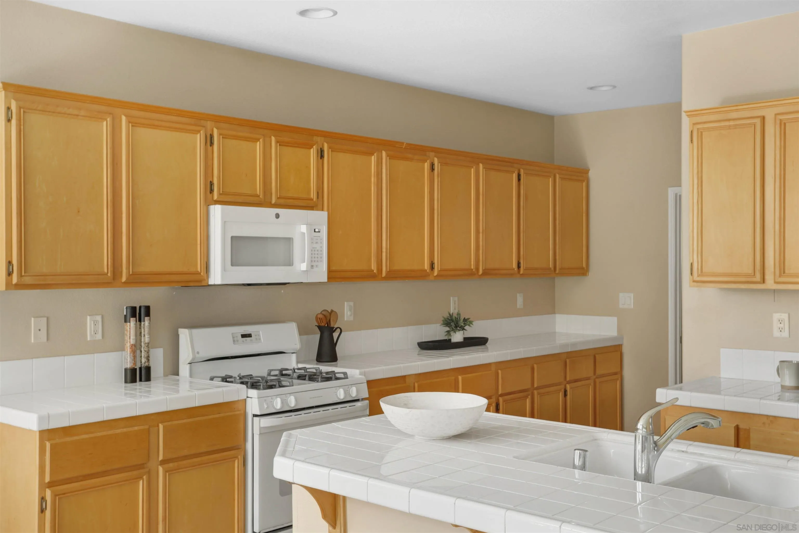 https://cdn.realtyfeed.com/cdn/127/260015545/3a31626e9a85df3b9467f6e012f43f39.webp