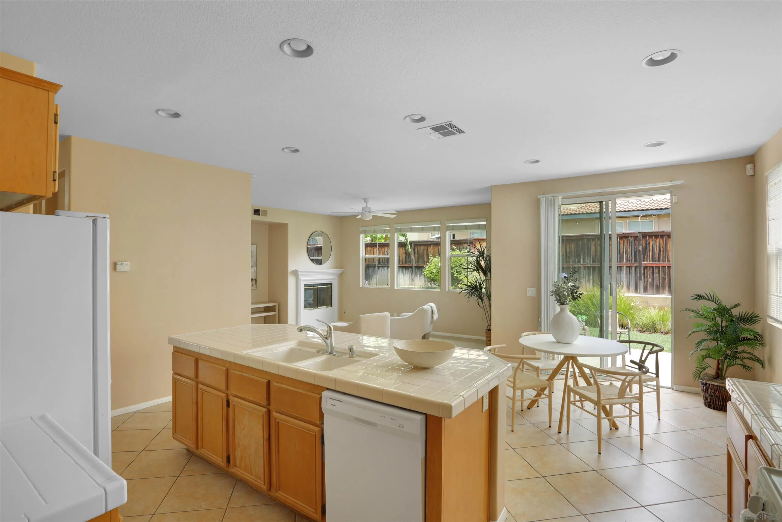 https://cdn.realtyfeed.com/cdn/127/260015545/540b23f2328d4487b933d77b9f26fdf6.webp