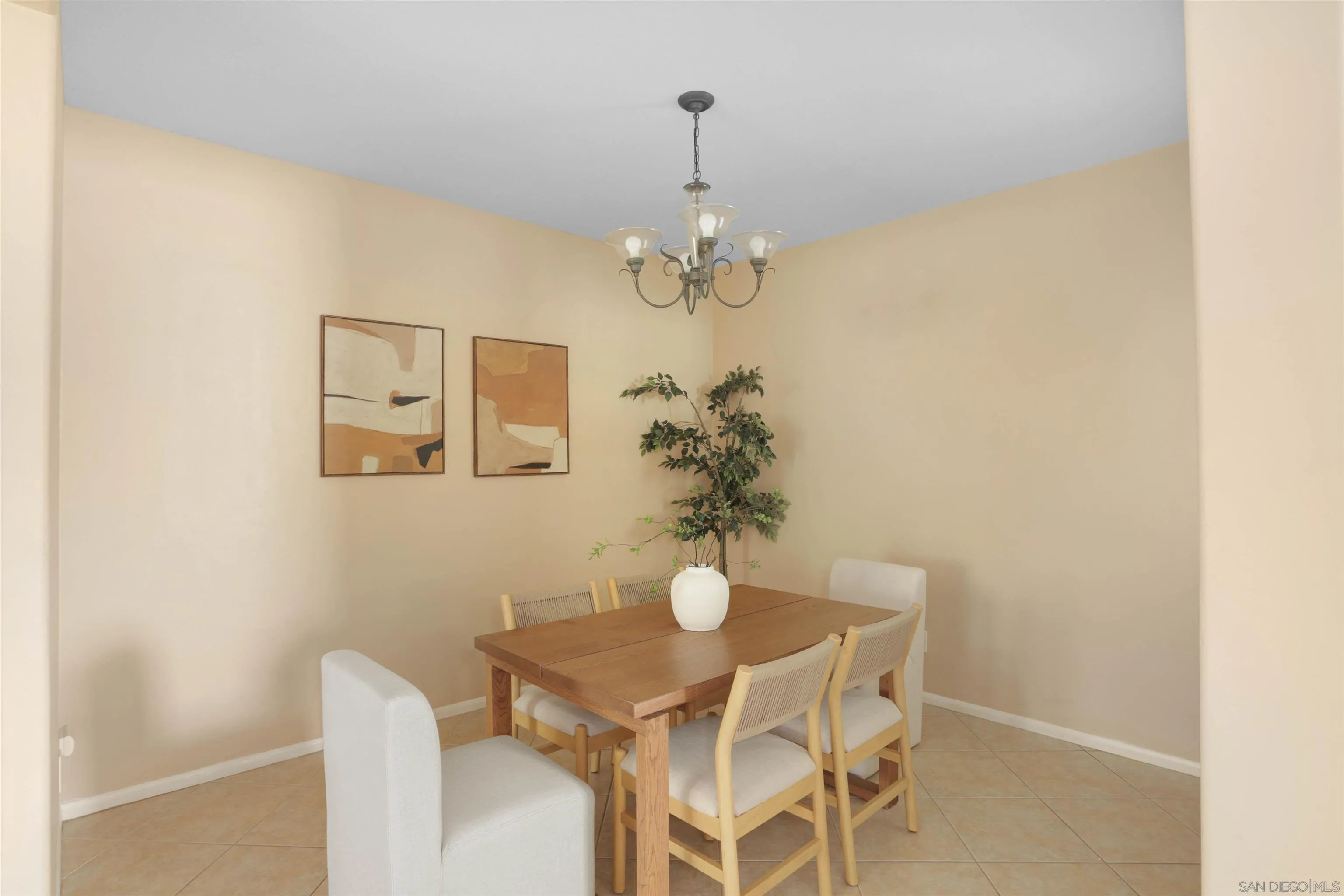 https://cdn.realtyfeed.com/cdn/127/260015545/547e477b595a12aeb8f8198418209ae5.webp