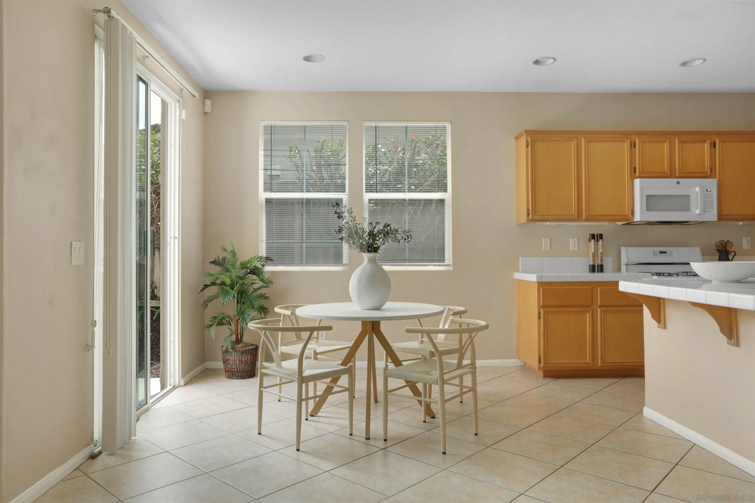 https://cdn.realtyfeed.com/cdn/127/260015545/583027b96815e135478d353fa4a25e50.webp