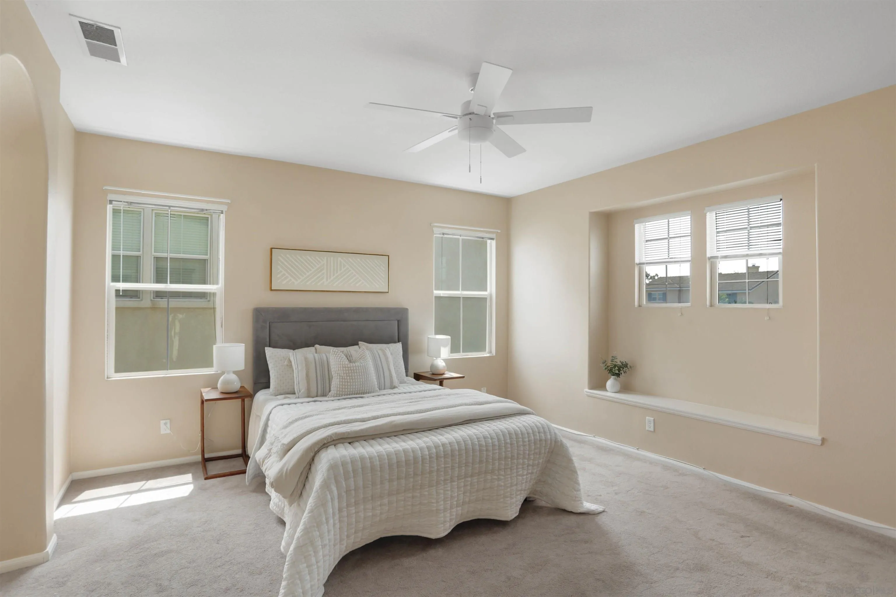 https://cdn.realtyfeed.com/cdn/127/260015545/82e31733599787da03b6bbeaebd0783c.webp