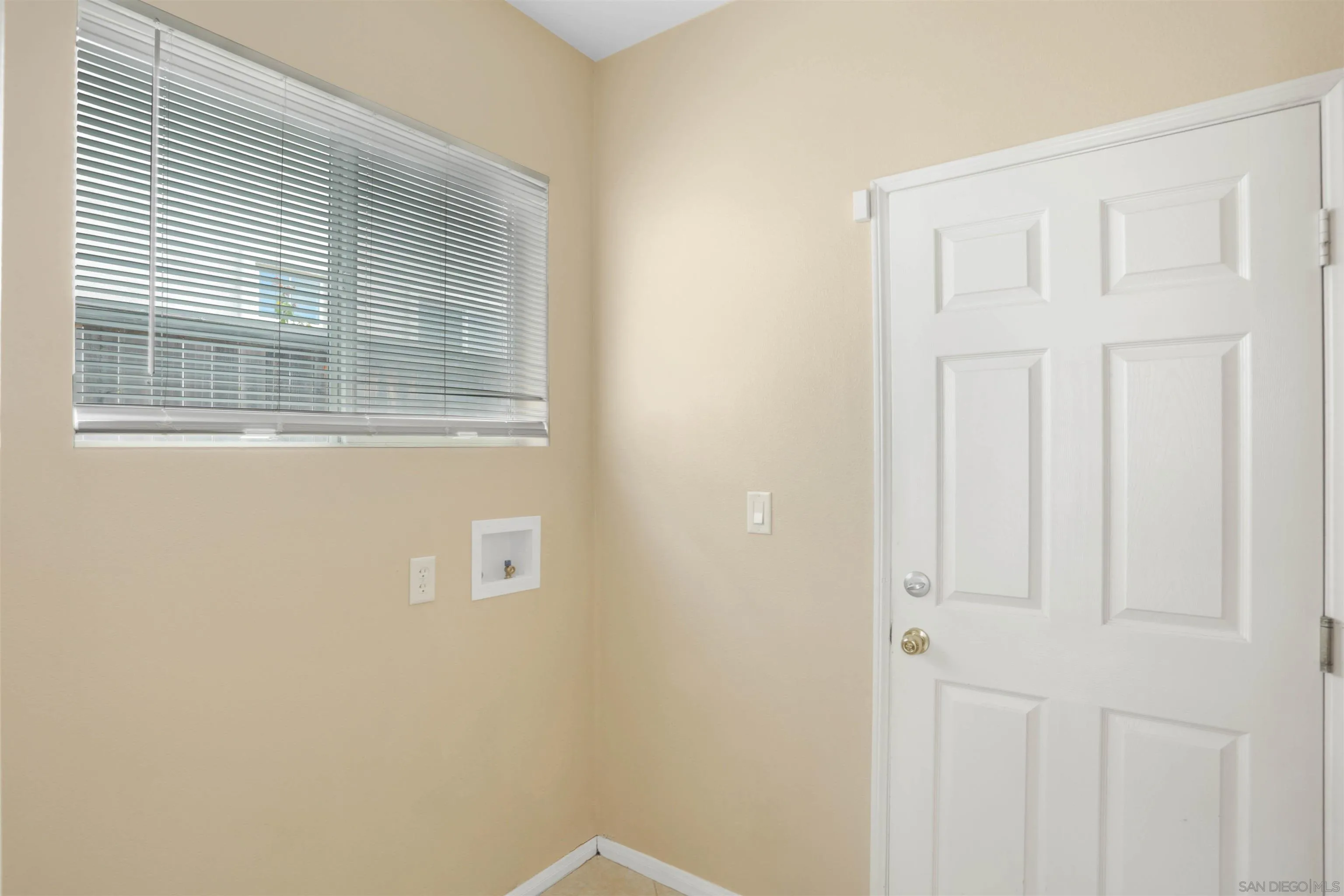 https://cdn.realtyfeed.com/cdn/127/260015545/a9f9152700ca6c80f7d12df52b2d8bfb.webp