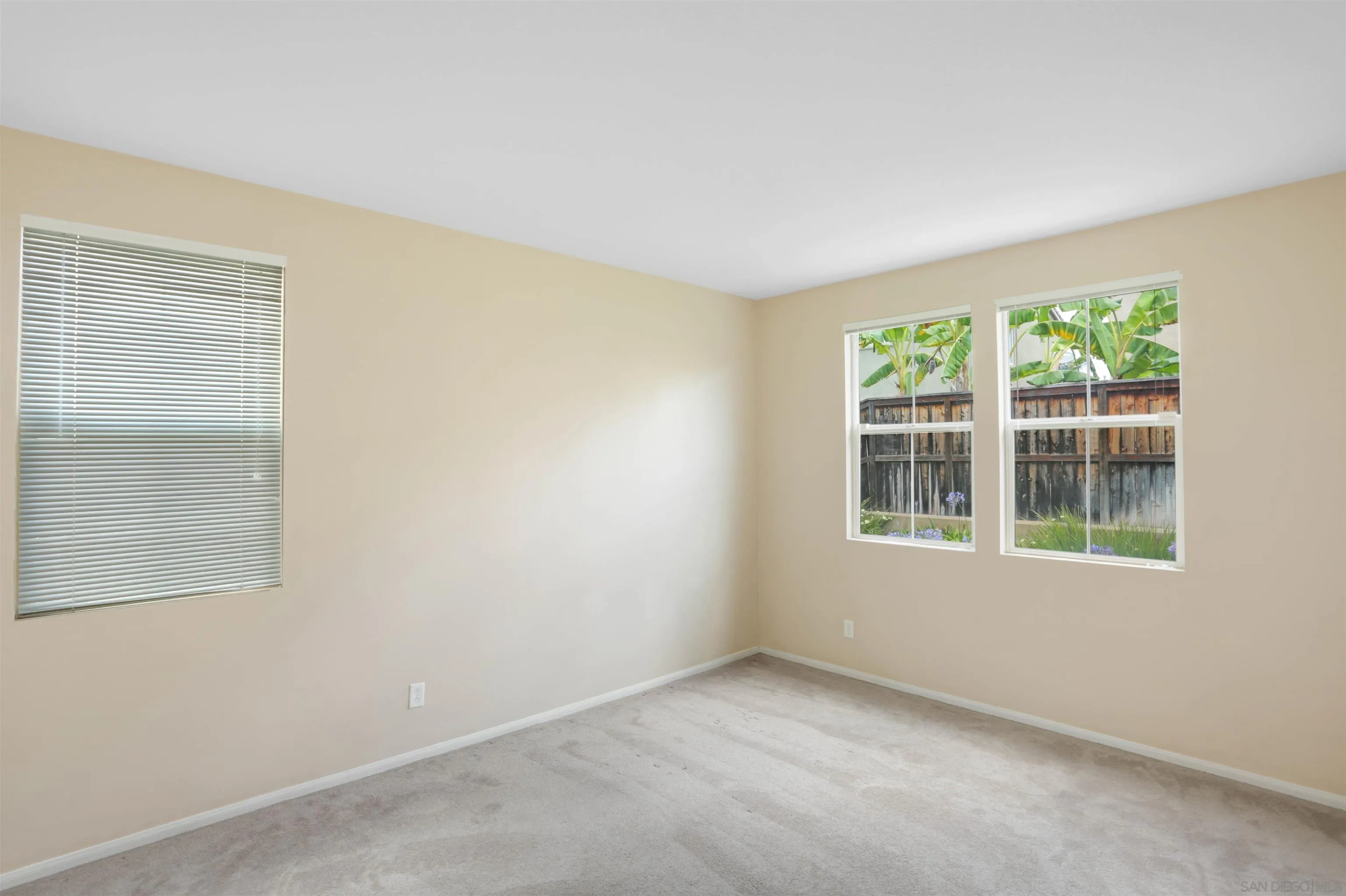 https://cdn.realtyfeed.com/cdn/127/260015545/ae774a65f6c2183d19df69e0f6af7be2.webp