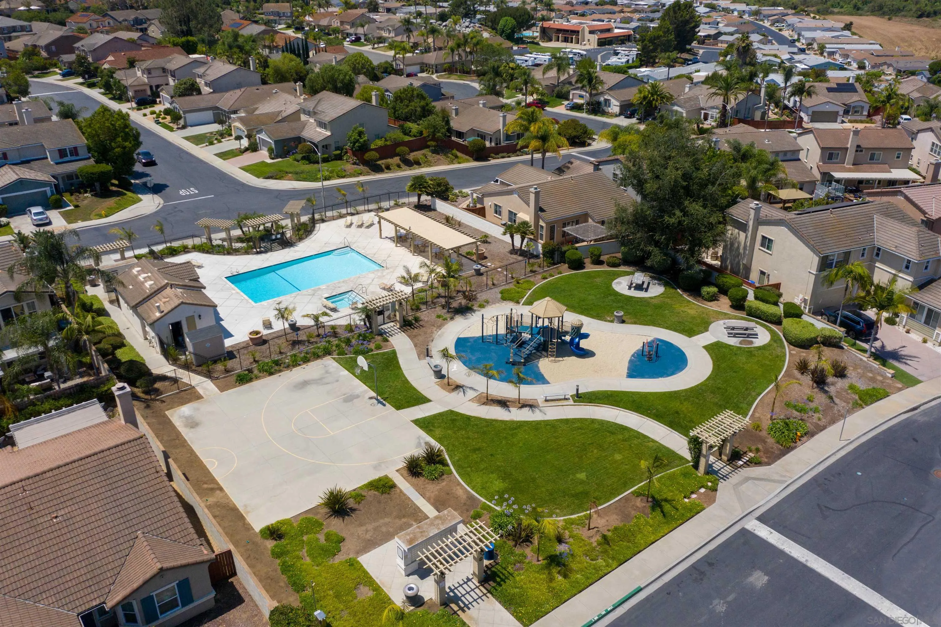 https://cdn.realtyfeed.com/cdn/127/260015545/da54356141f5c85495514621f5dc4f0c.webp