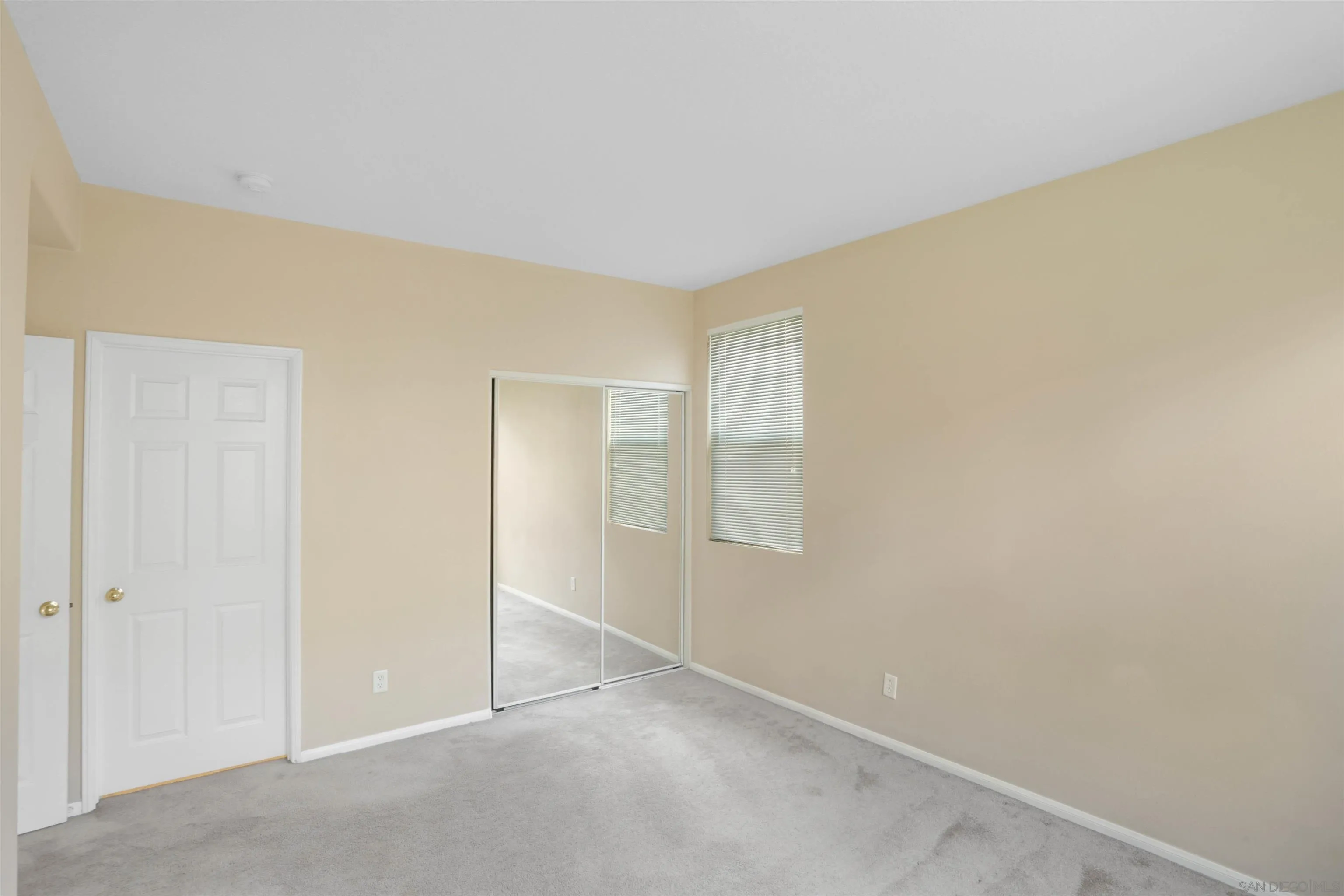 https://cdn.realtyfeed.com/cdn/127/260015545/e6261b23daa3f382e46f2d53c14c987f.webp