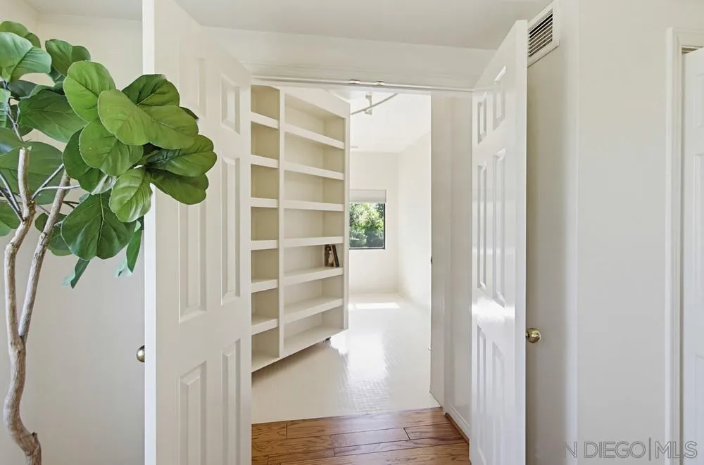 https://cdn.realtyfeed.com/cdn/127/260015548/59754b0e1a989d8a718026faa1c0914f.webp