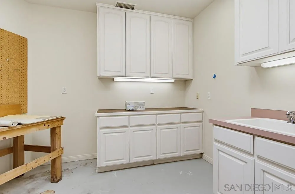 https://cdn.realtyfeed.com/cdn/127/260015548/8bf67557fb9388293ee410c0cdfd5c5b.webp