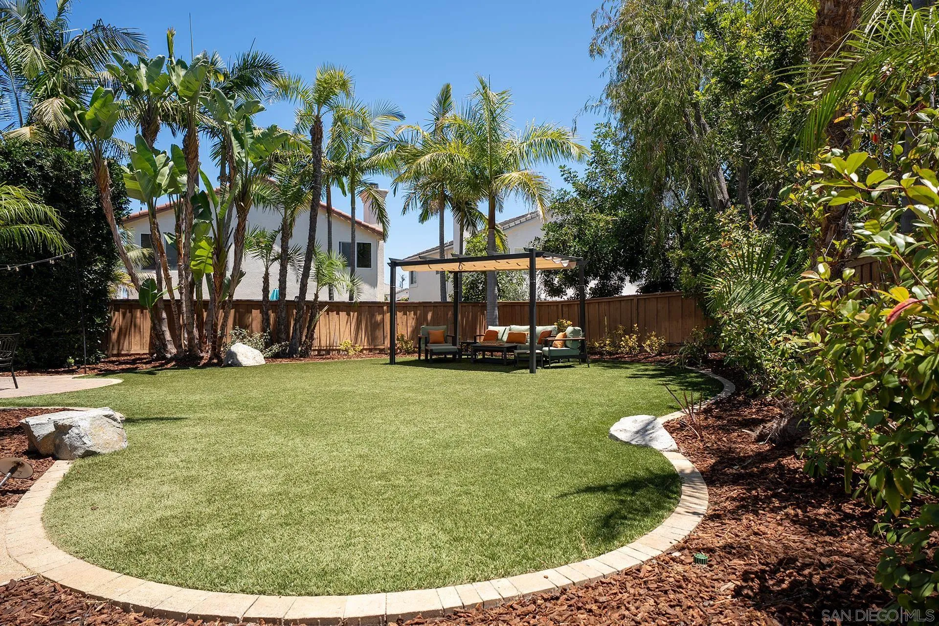 https://cdn.realtyfeed.com/cdn/127/260015550/214ed774c514145e64f0ccf49e9390e1.webp