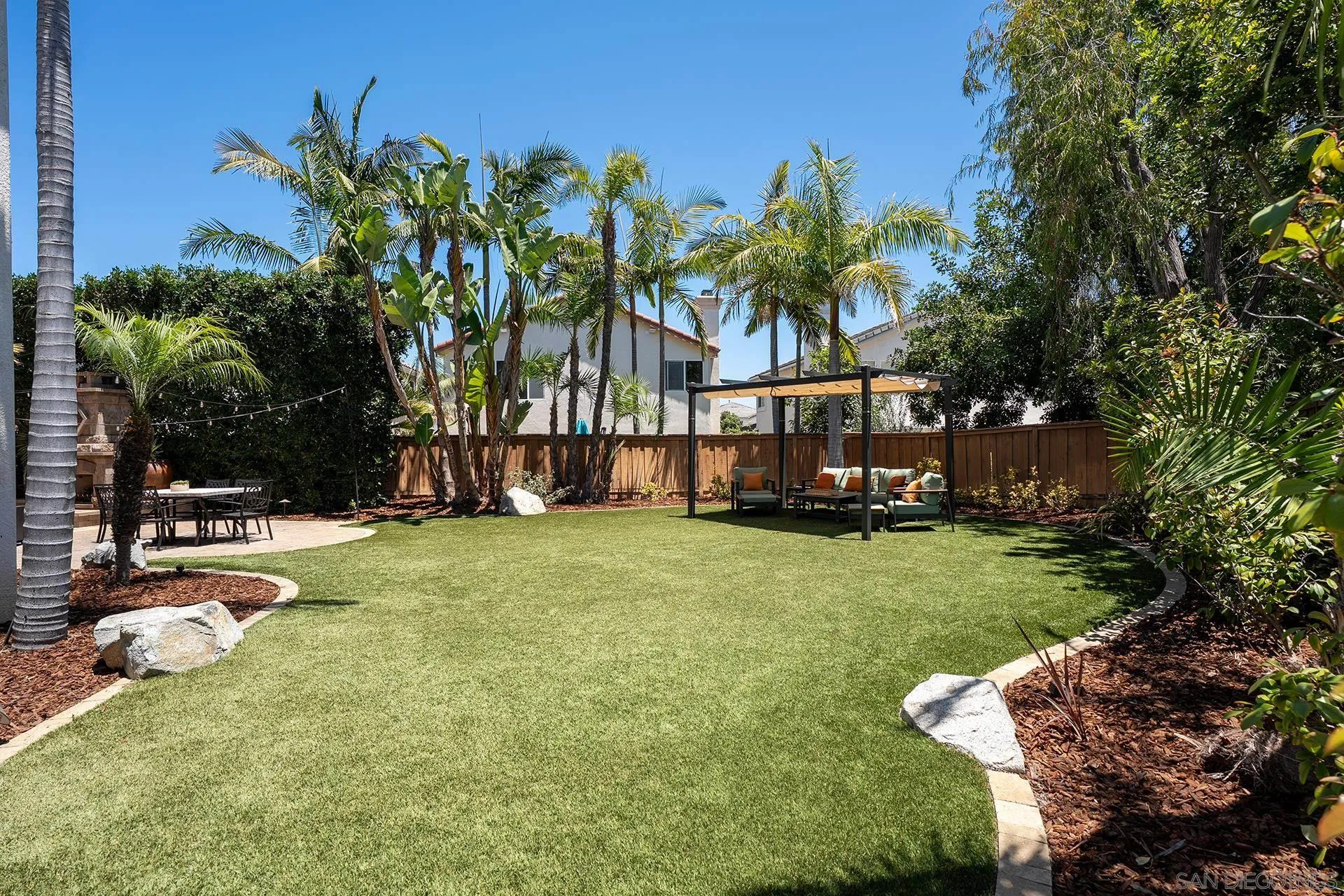 https://cdn.realtyfeed.com/cdn/127/260015550/703bf740a0774c117ff063378ffa6434.webp