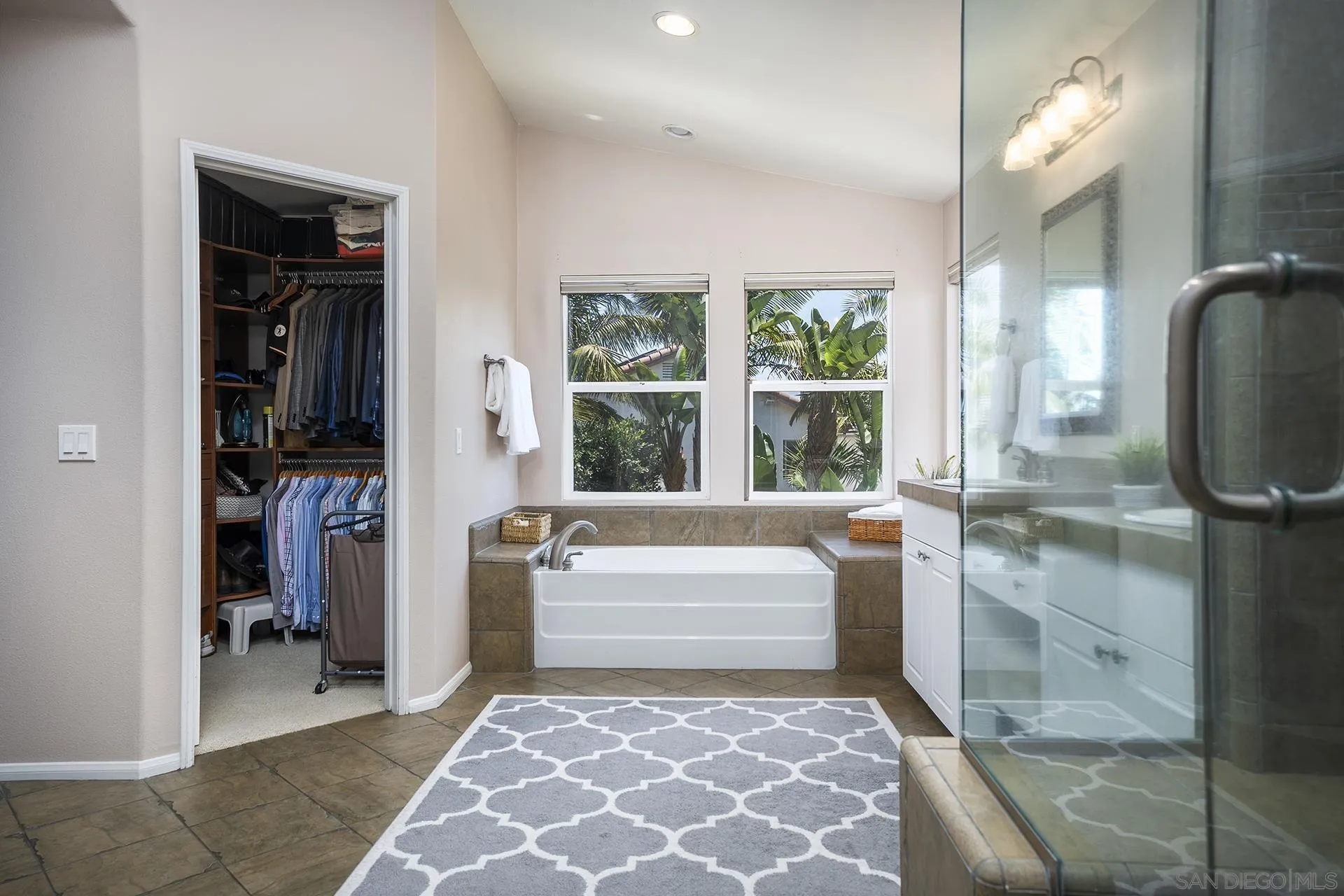 https://cdn.realtyfeed.com/cdn/127/260015550/830ddffa6c59f12047a75780ad251ced.webp