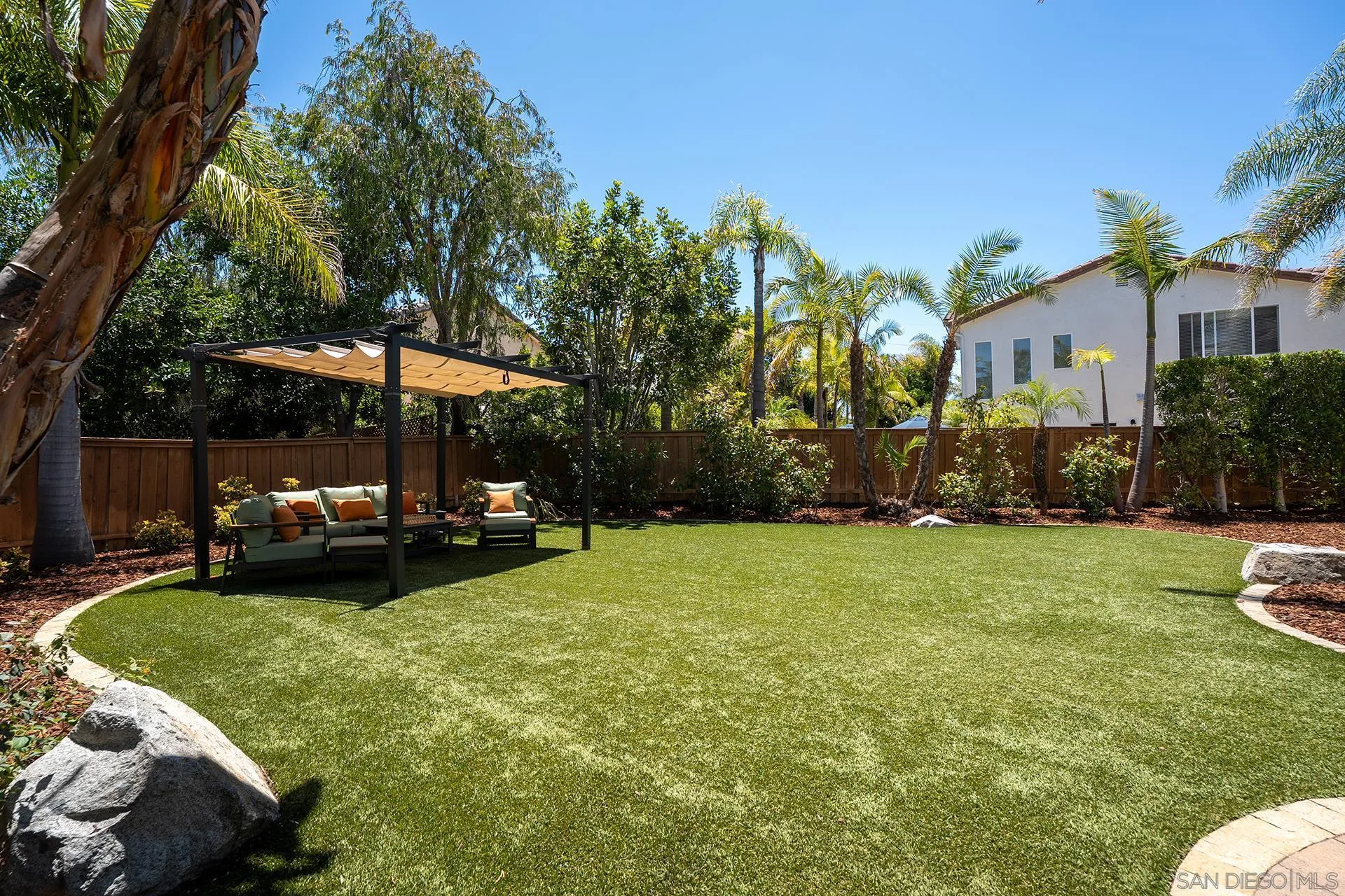 https://cdn.realtyfeed.com/cdn/127/260015550/993d2a18b57c81b12c032a0ff581d704.webp