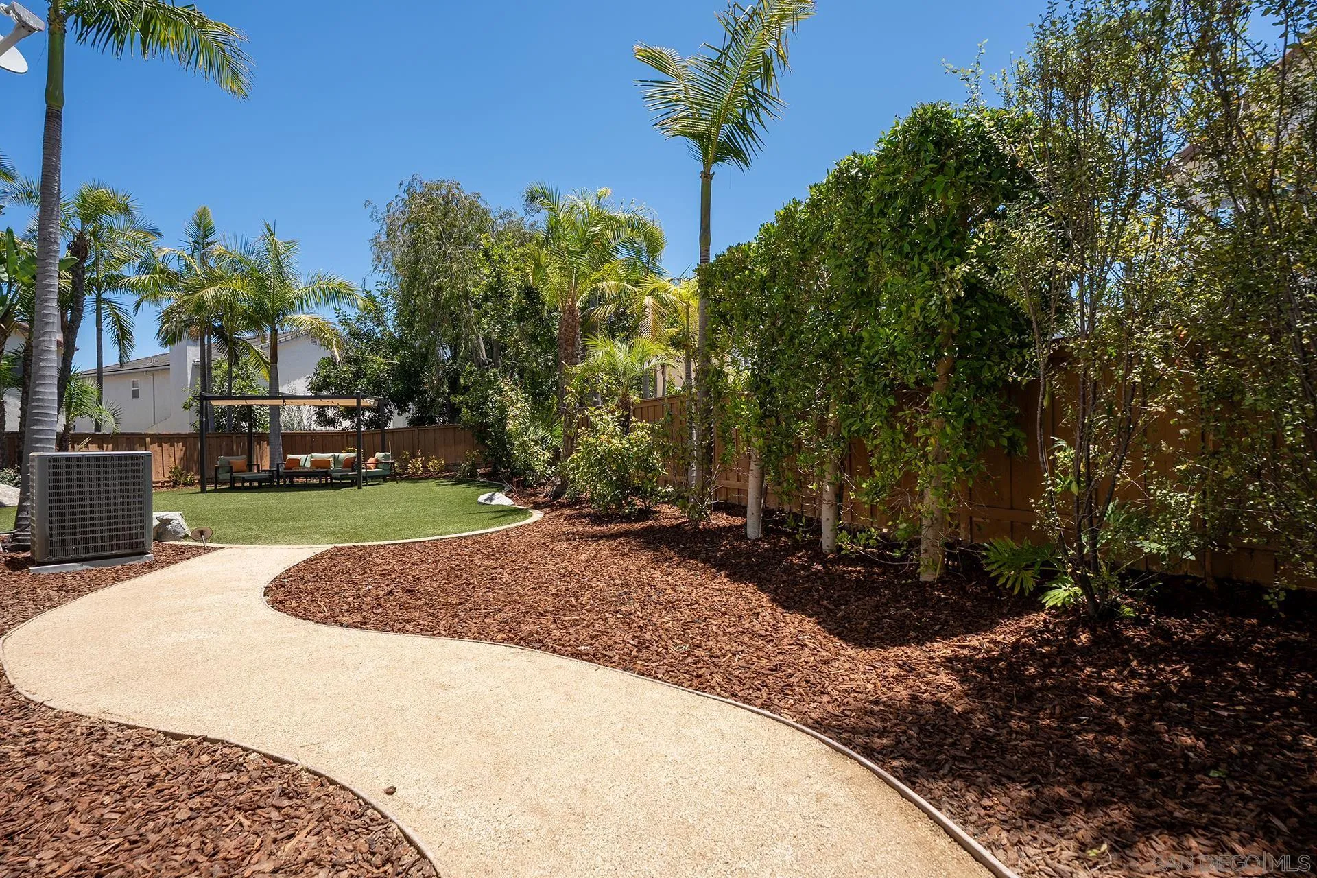 https://cdn.realtyfeed.com/cdn/127/260015550/a56e24f0d19b8285e9922f7173226ad6.webp