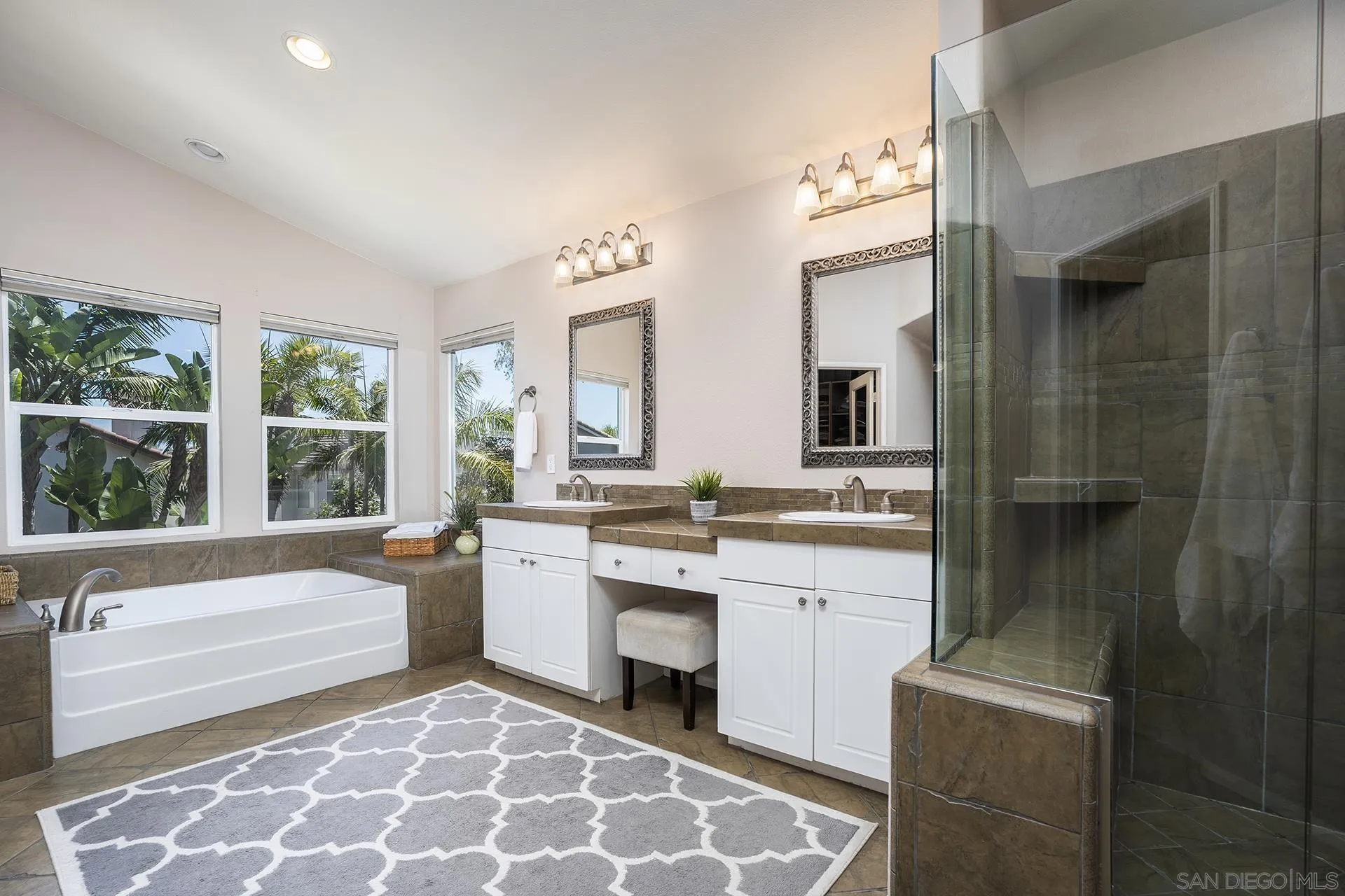 https://cdn.realtyfeed.com/cdn/127/260015550/b108cb6a9880b026f30624b508dd025d.webp