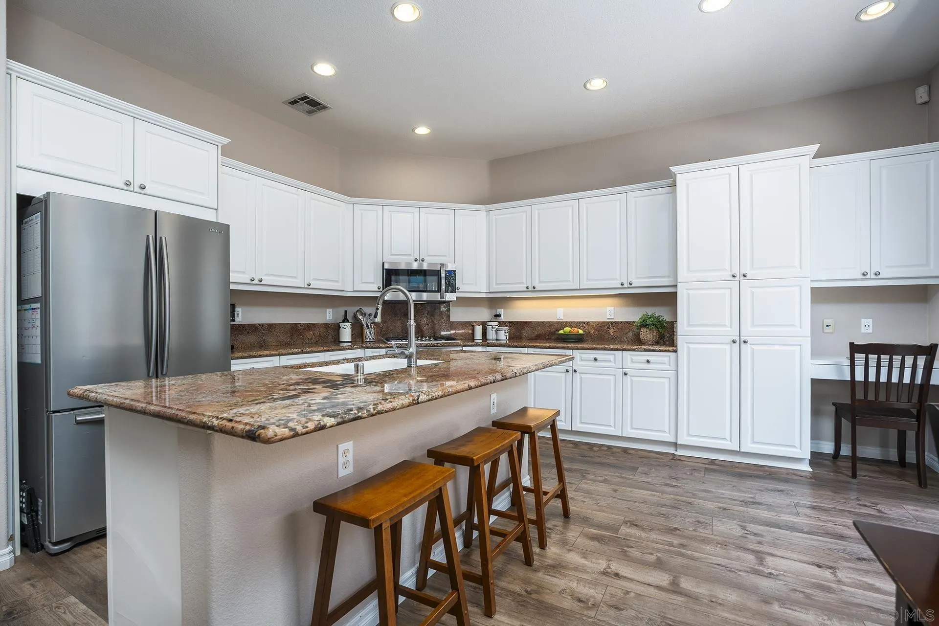 https://cdn.realtyfeed.com/cdn/127/260015550/db9d9fe377632de747952dba071077c8.webp
