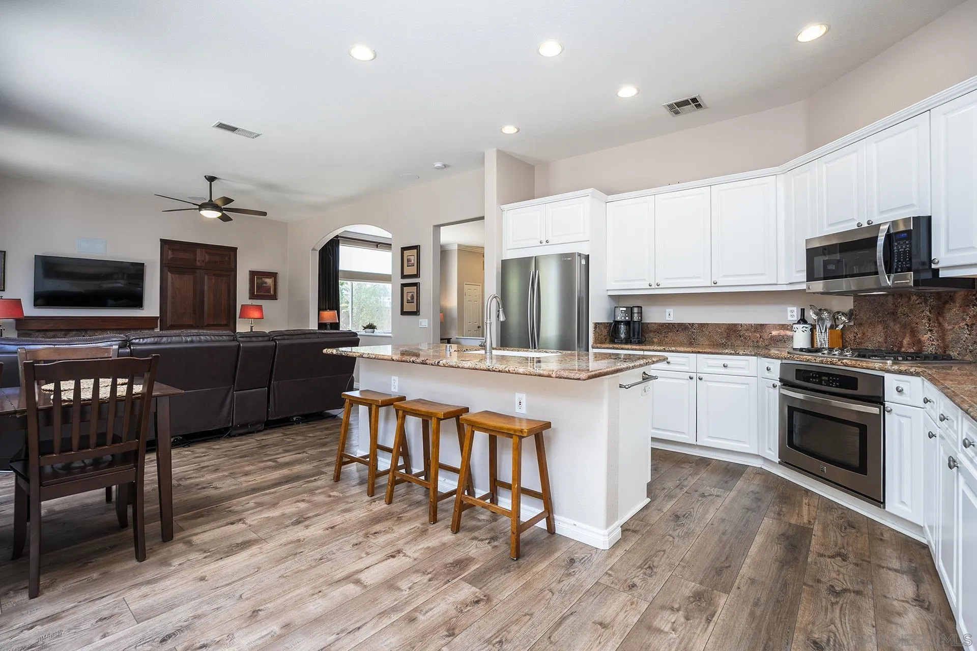 https://cdn.realtyfeed.com/cdn/127/260015550/ed0f024ab552aedf1377ce346d0fed3f.webp