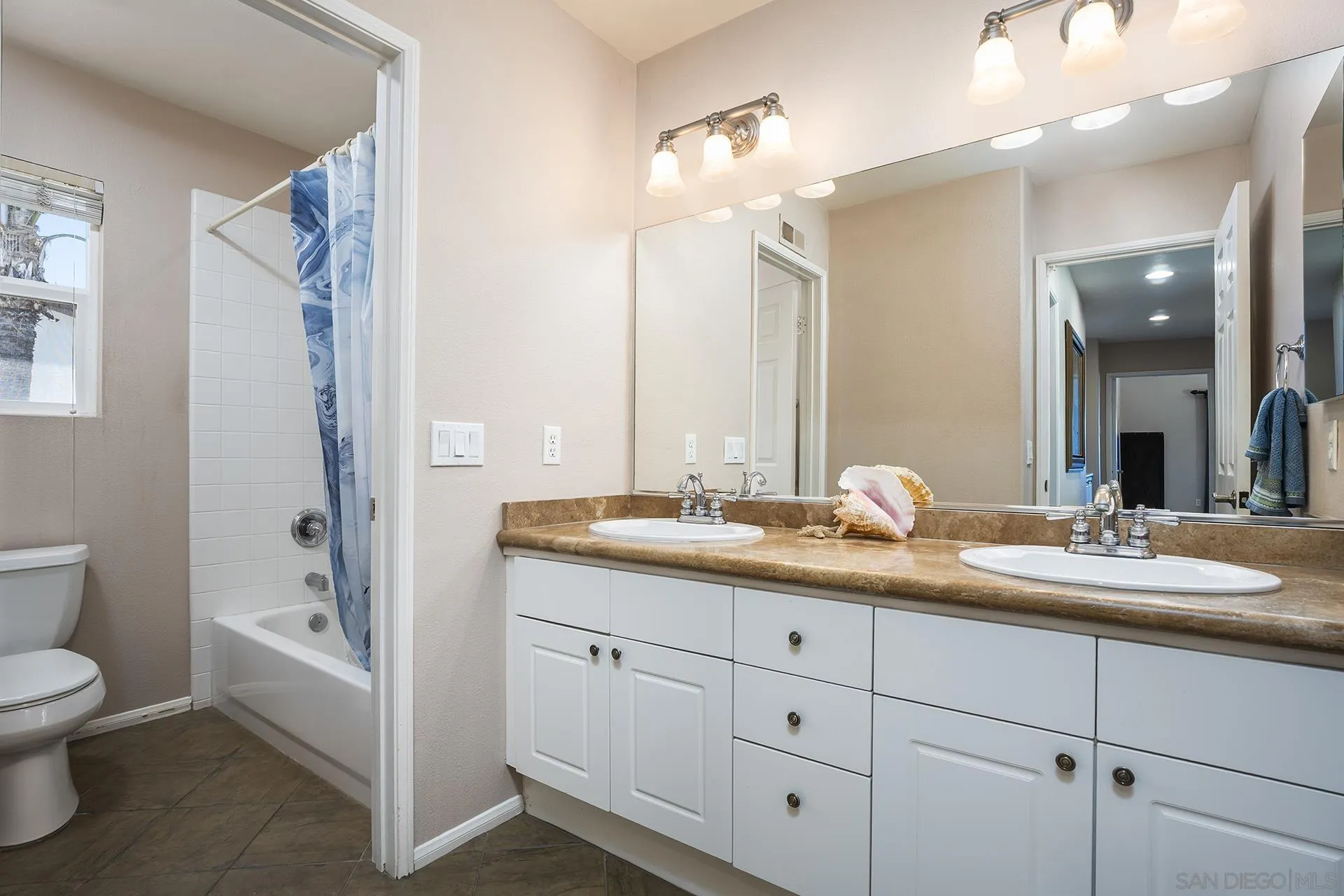 https://cdn.realtyfeed.com/cdn/127/260015550/f6d9887515de434eb6a1af1a7ff67016.webp