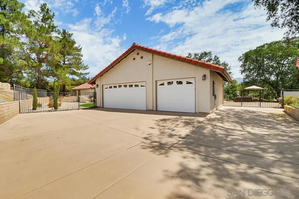 https://cdn.realtyfeed.com/cdn/127/260015557/808700e9a2dd0710766b28f8e9a39b8e.webp