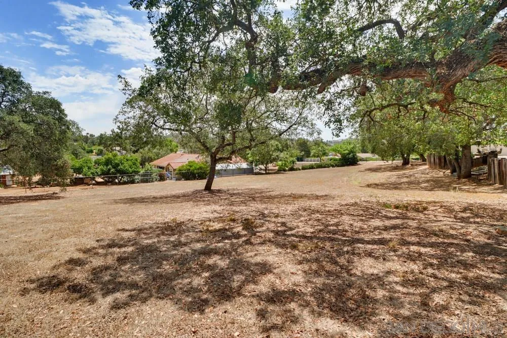 https://cdn.realtyfeed.com/cdn/127/260015557/992f7a337a712b64f059b1d445dad3a3.webp