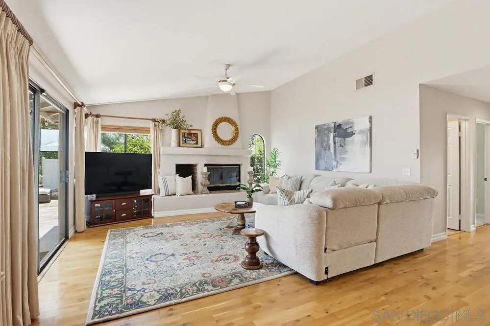 https://cdn.realtyfeed.com/cdn/127/260015557/a23e31149fcc3d0107905fd08c670c7e.webp