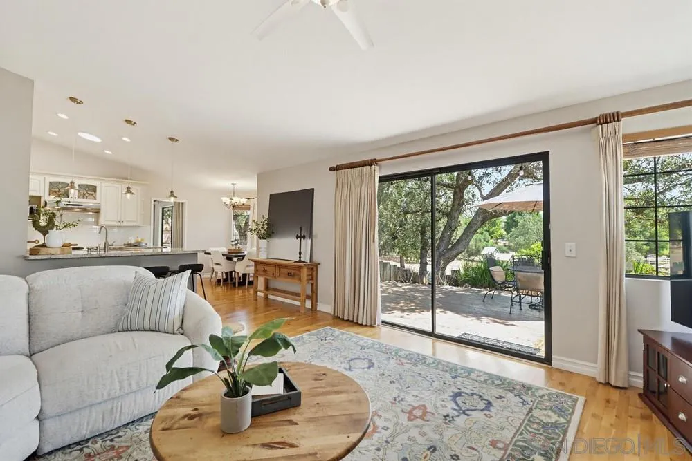 https://cdn.realtyfeed.com/cdn/127/260015557/b24189a5b64d1ec90211246382348bc2.webp
