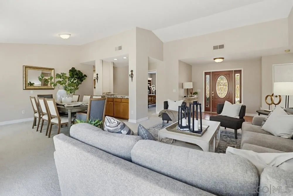 https://cdn.realtyfeed.com/cdn/127/260015557/d8f93a52e3612b02cab23c494d893152.webp