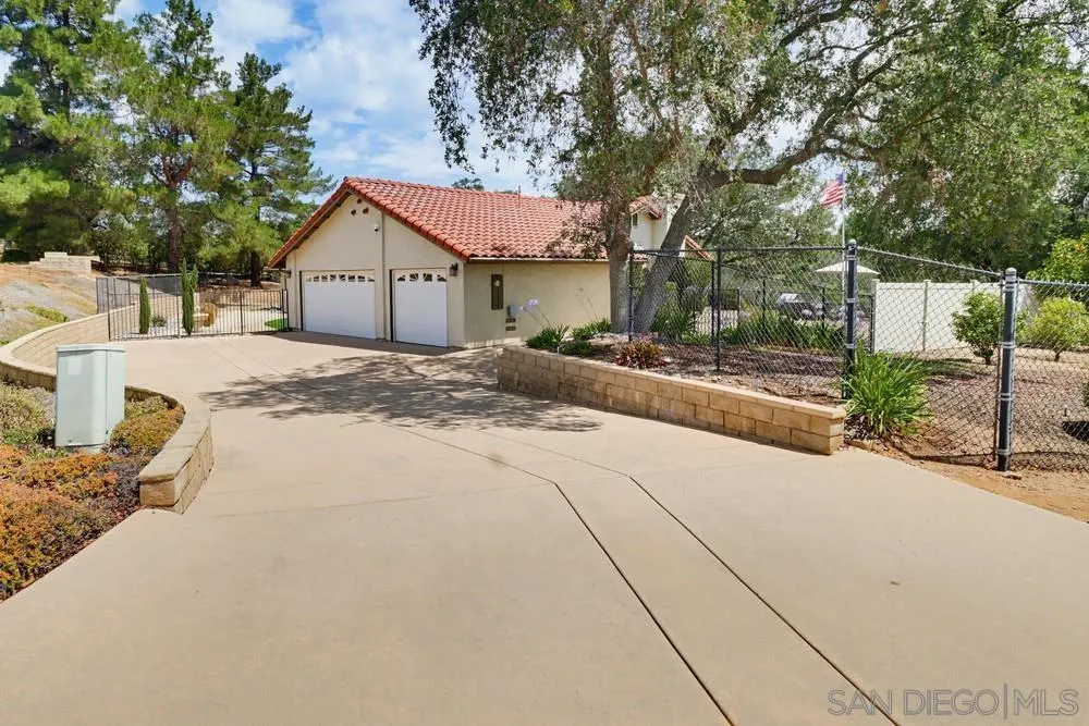 https://cdn.realtyfeed.com/cdn/127/260015557/da4668b1300302e3d1dfc78d1058eb7e.webp