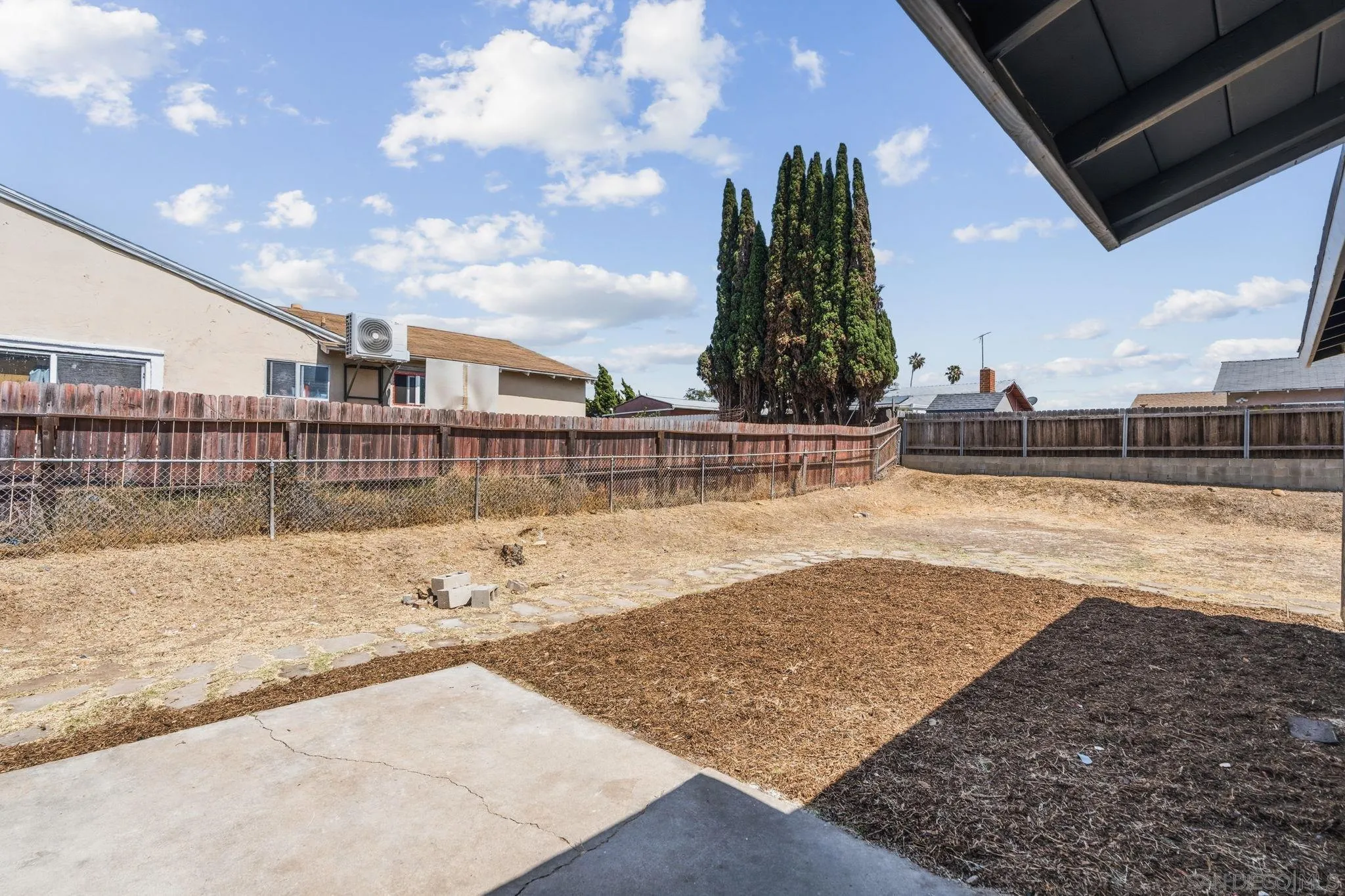 https://cdn.realtyfeed.com/cdn/127/260015558/0fb7fa4b89e8d53078600879ee03c4e2.webp
